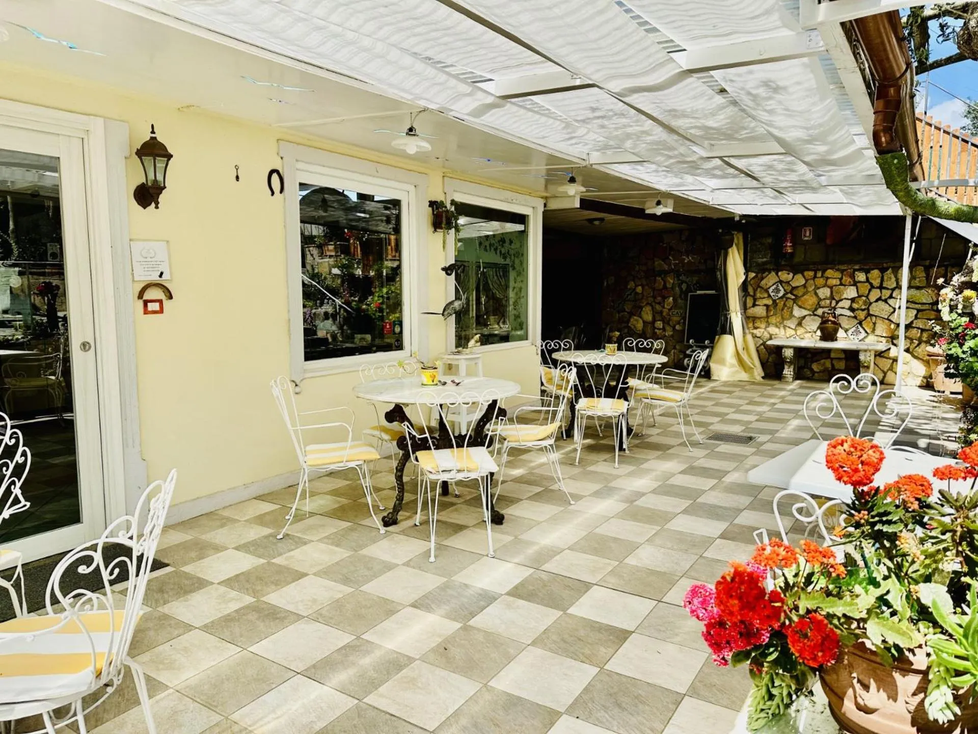 Facade/entrance in Casa Mazzola