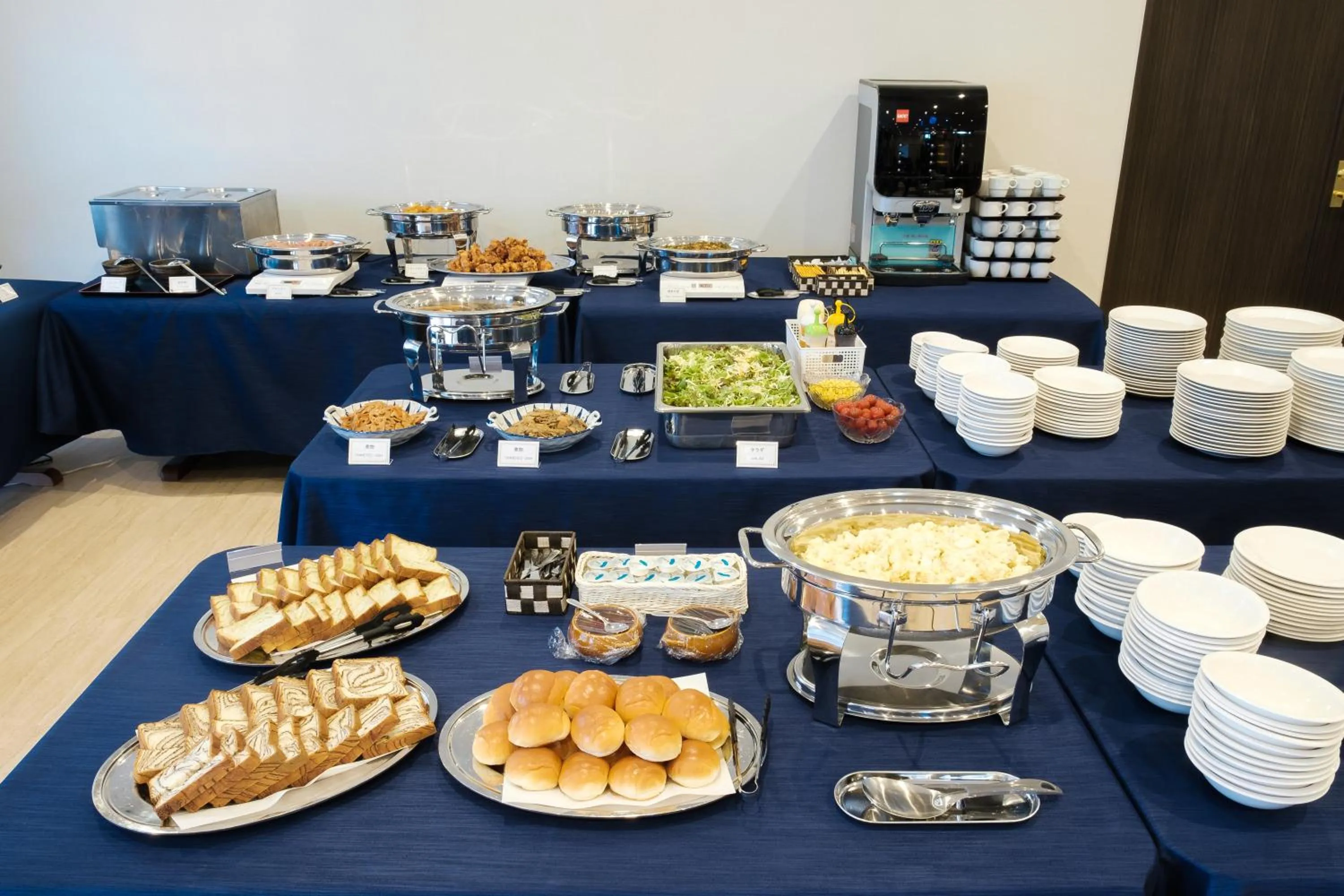 Meals in The Premium Hotel In Rinku