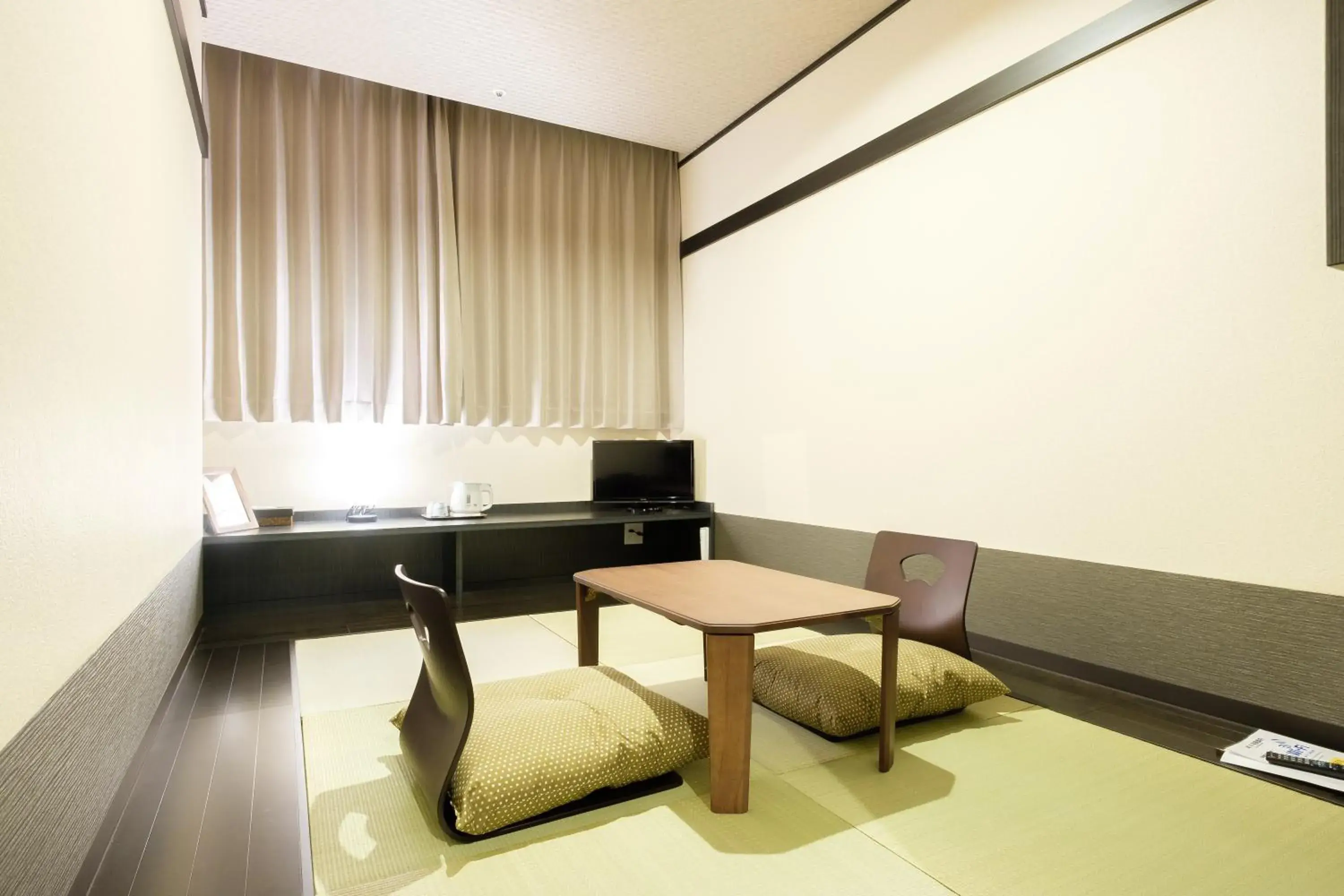 Japanese Style Room - single occupancy in The Premium Hotel In Rinku Japanese Style Room - single occupancy in The Premium Hotel In Rinku