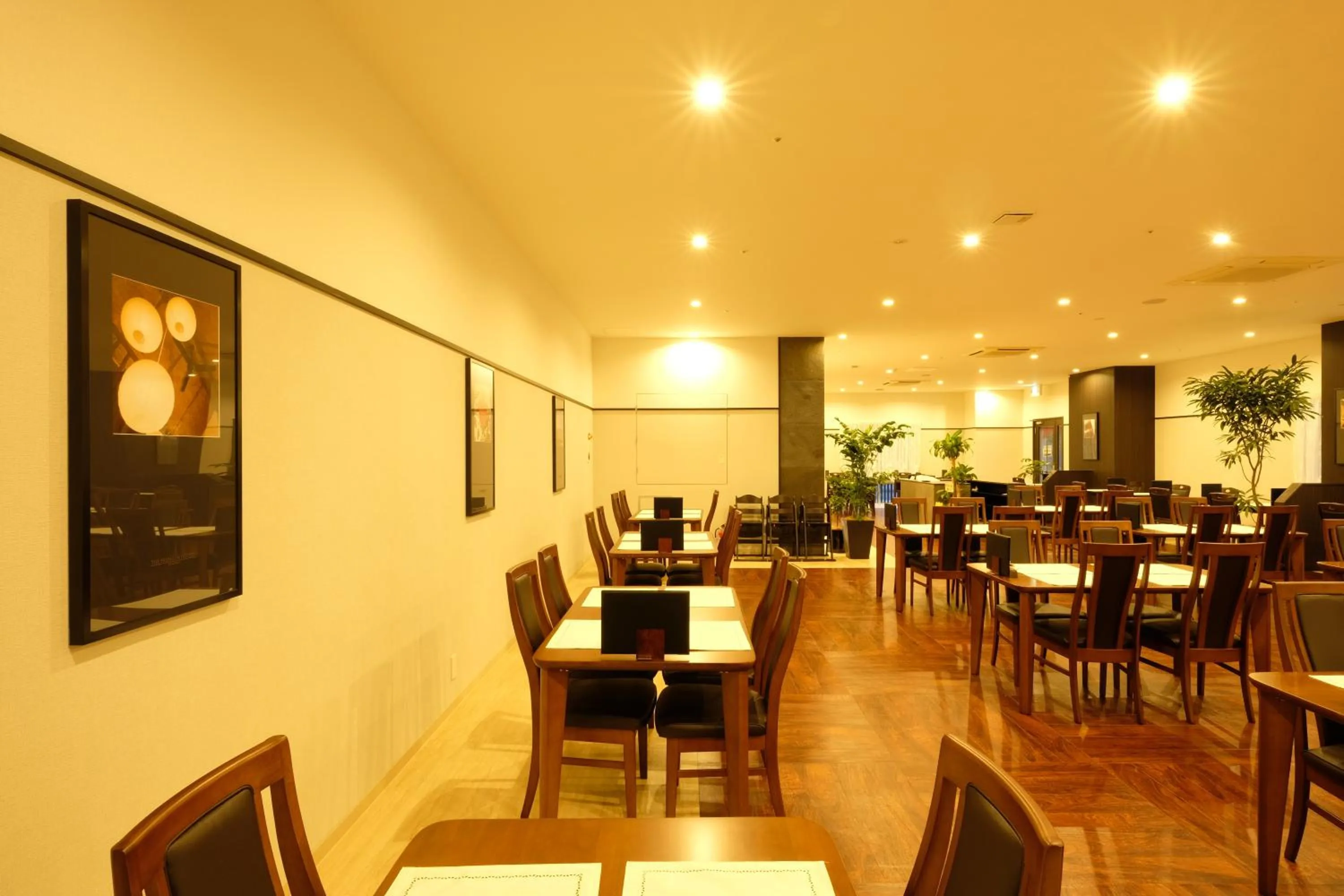 Meals in The Premium Hotel In Rinku