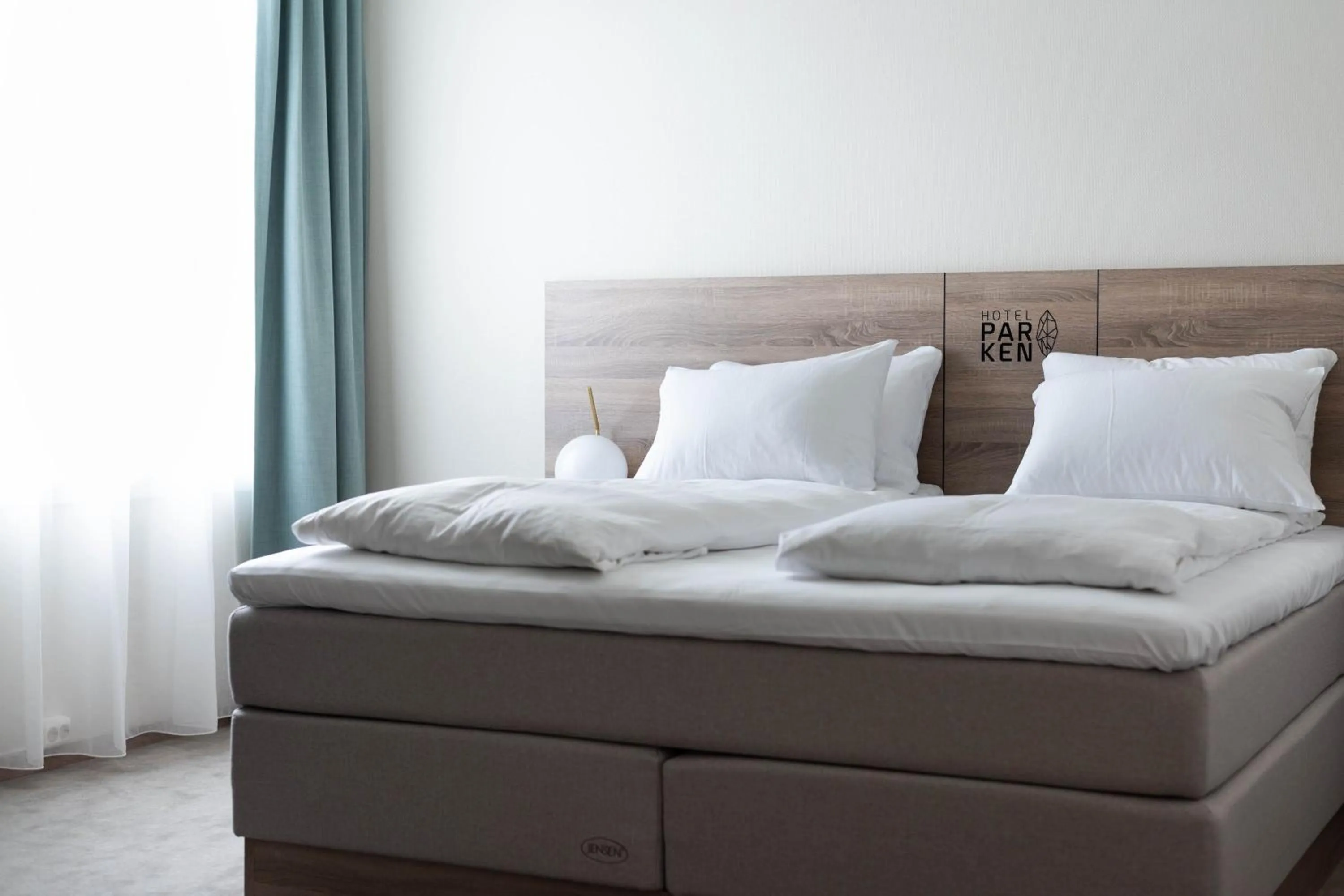 Bed in Thon Partner Hotel Parken