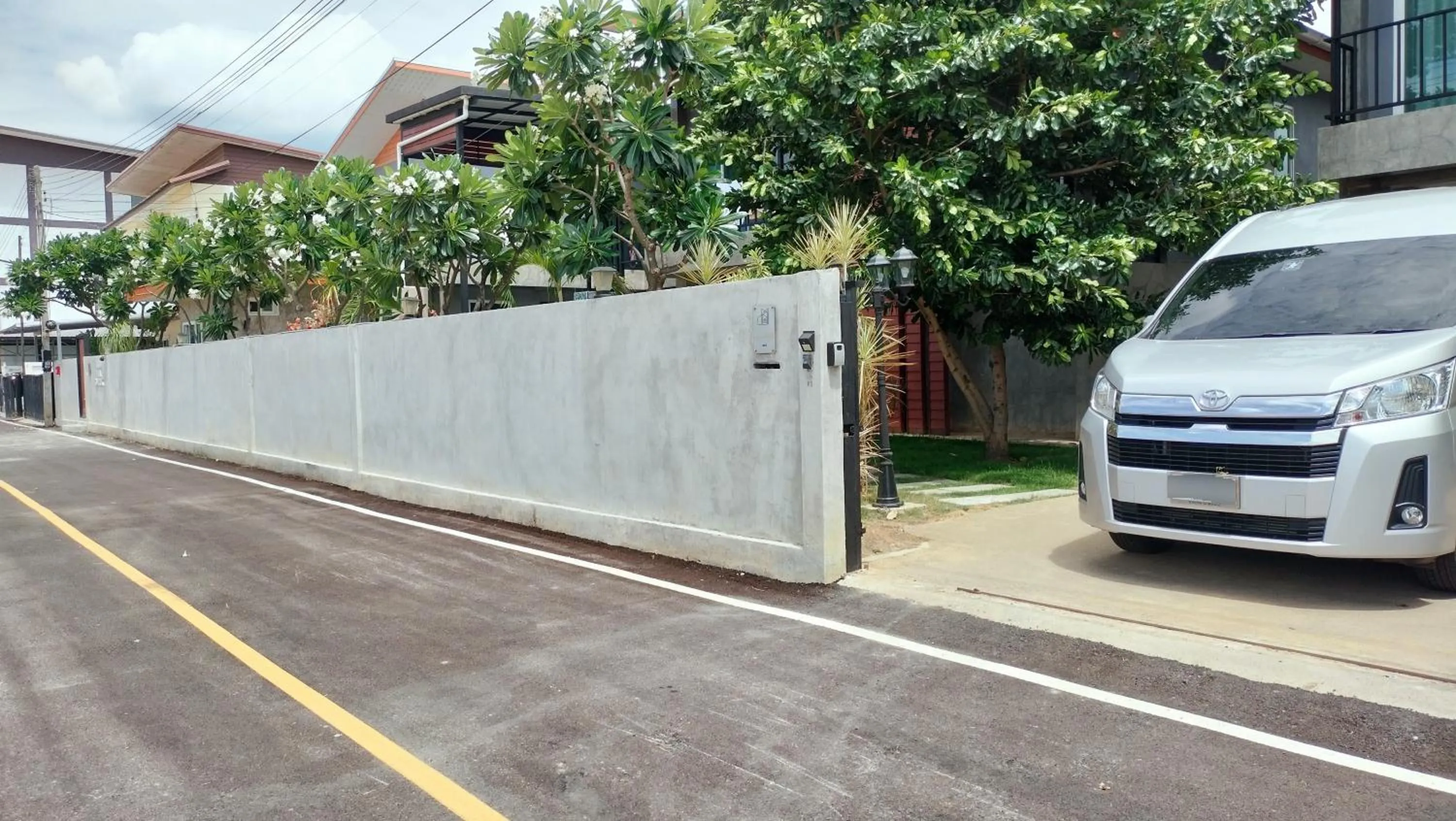 Parking in Villa Rajapruek Exclusive Entire Private 3 Villas rental near Airport