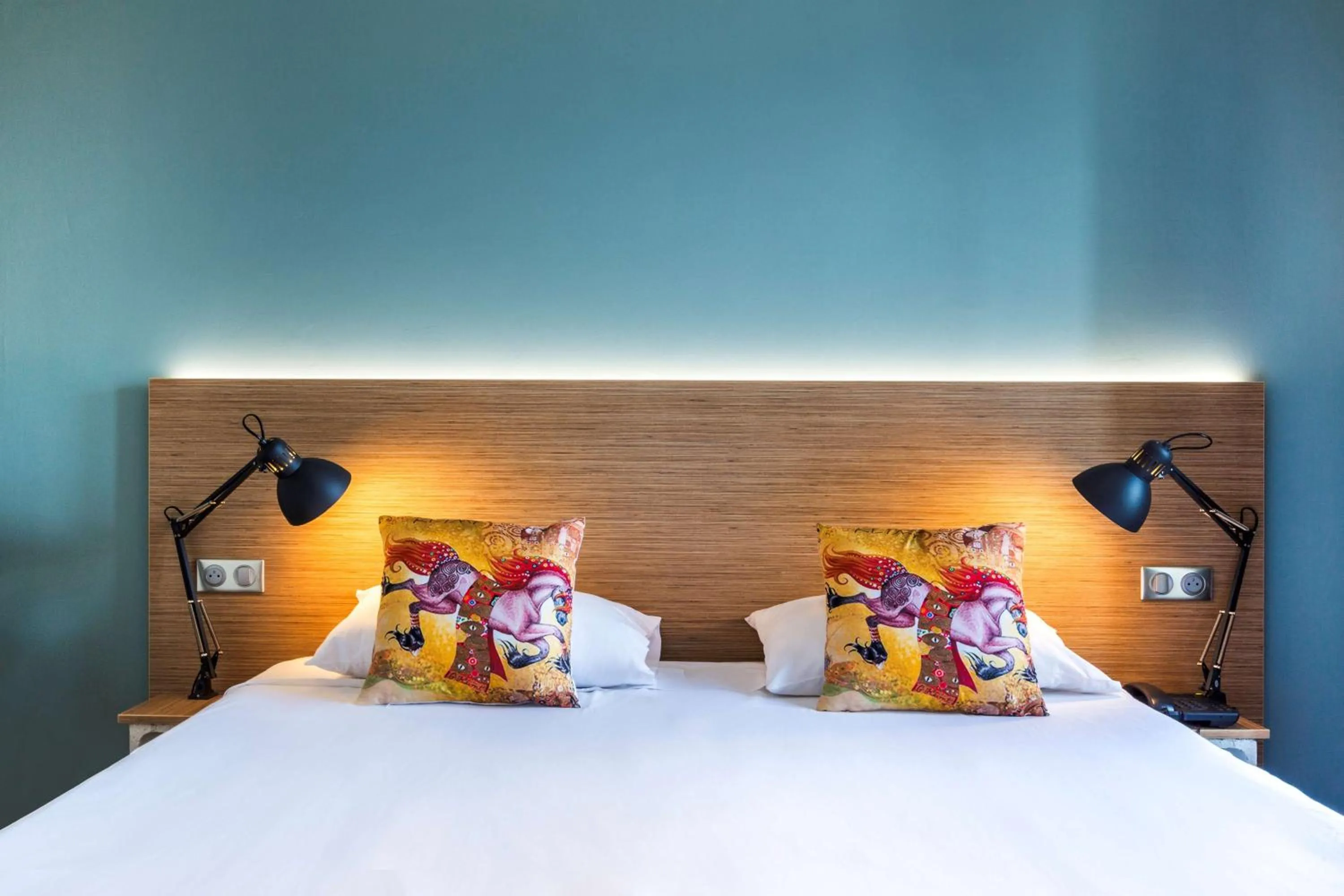 Photo of the whole room, Bed in Hôtel du Nord