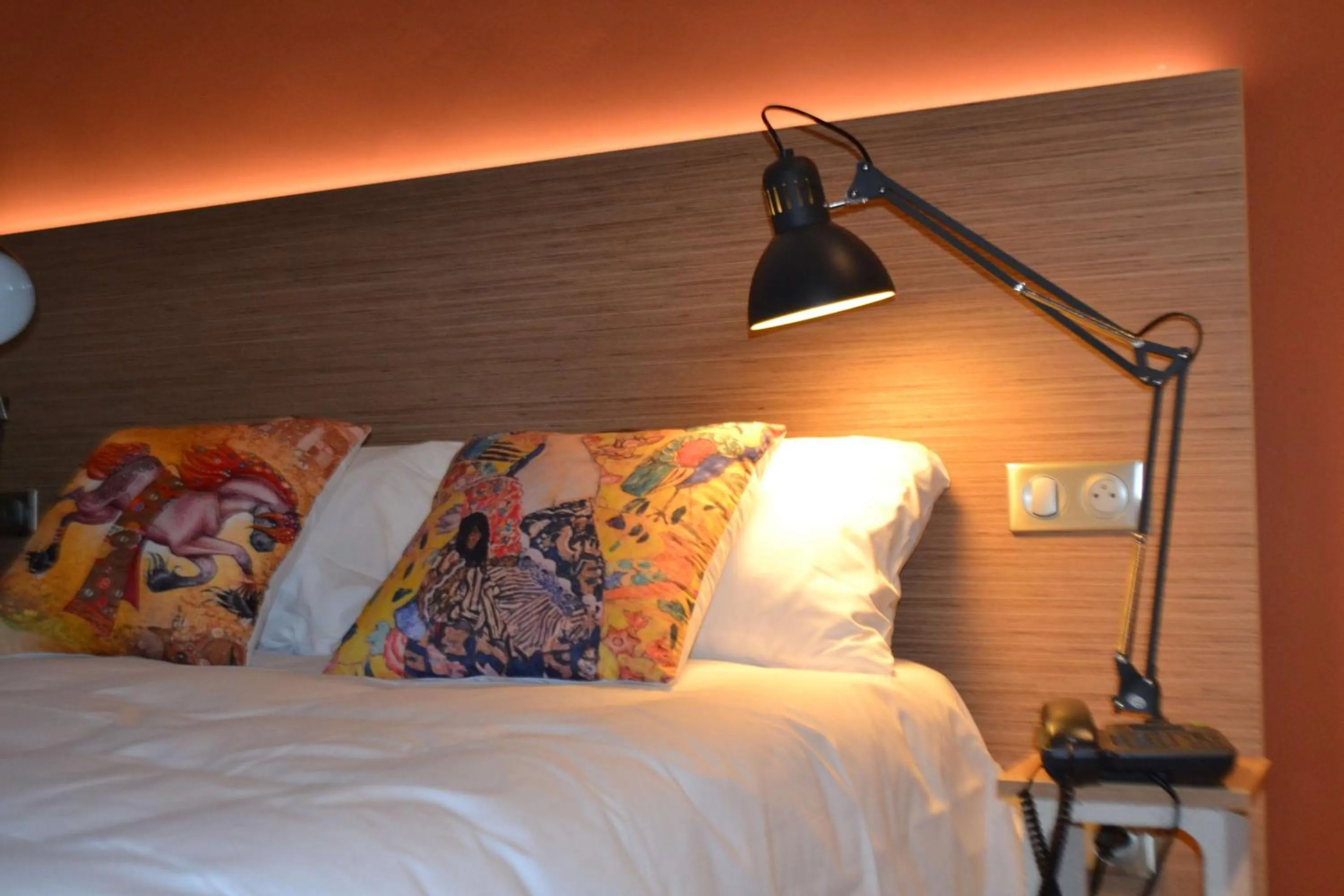 Photo of the whole room, Bed in Hôtel du Nord