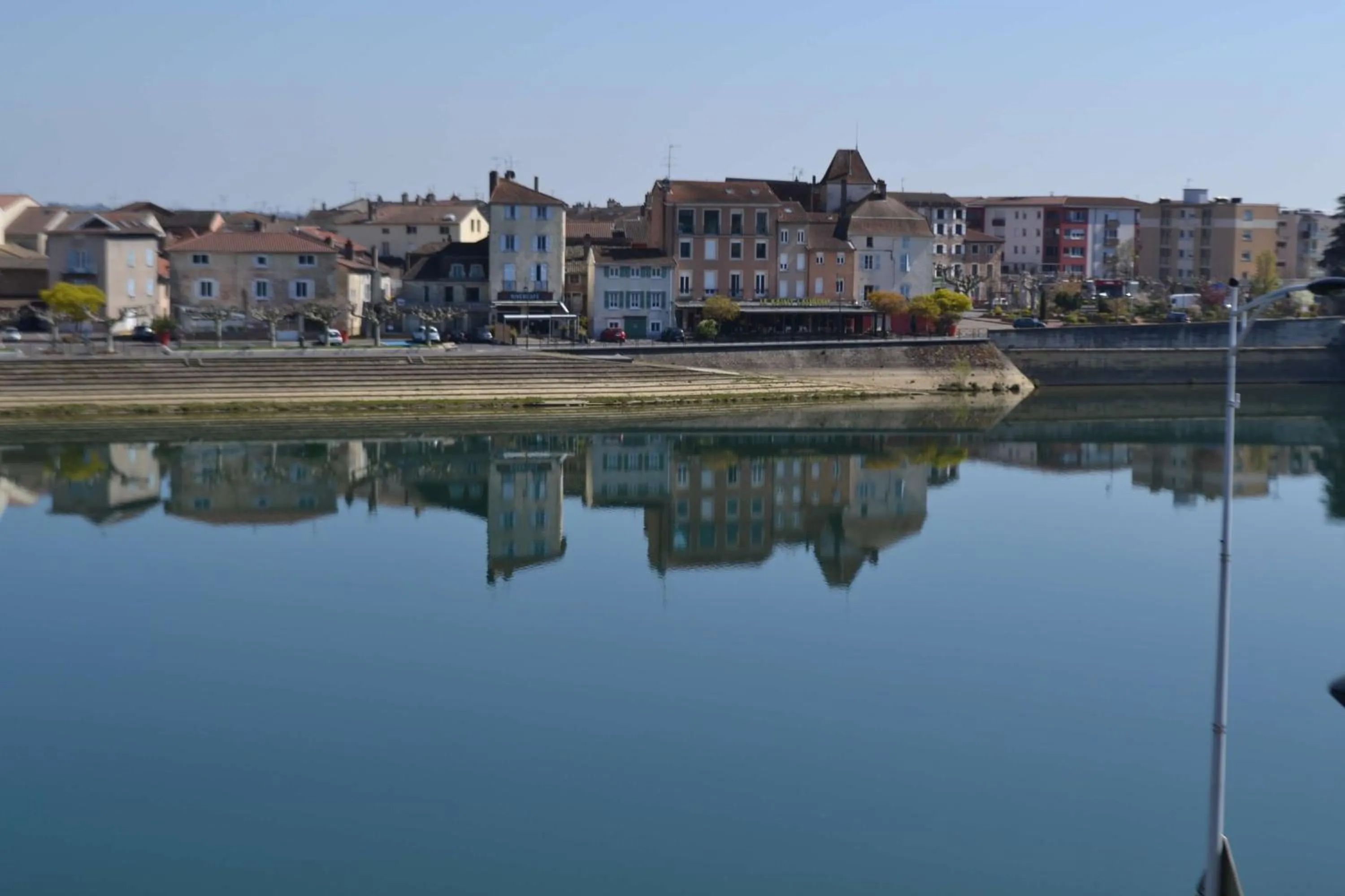 Property building in Hôtel du Nord