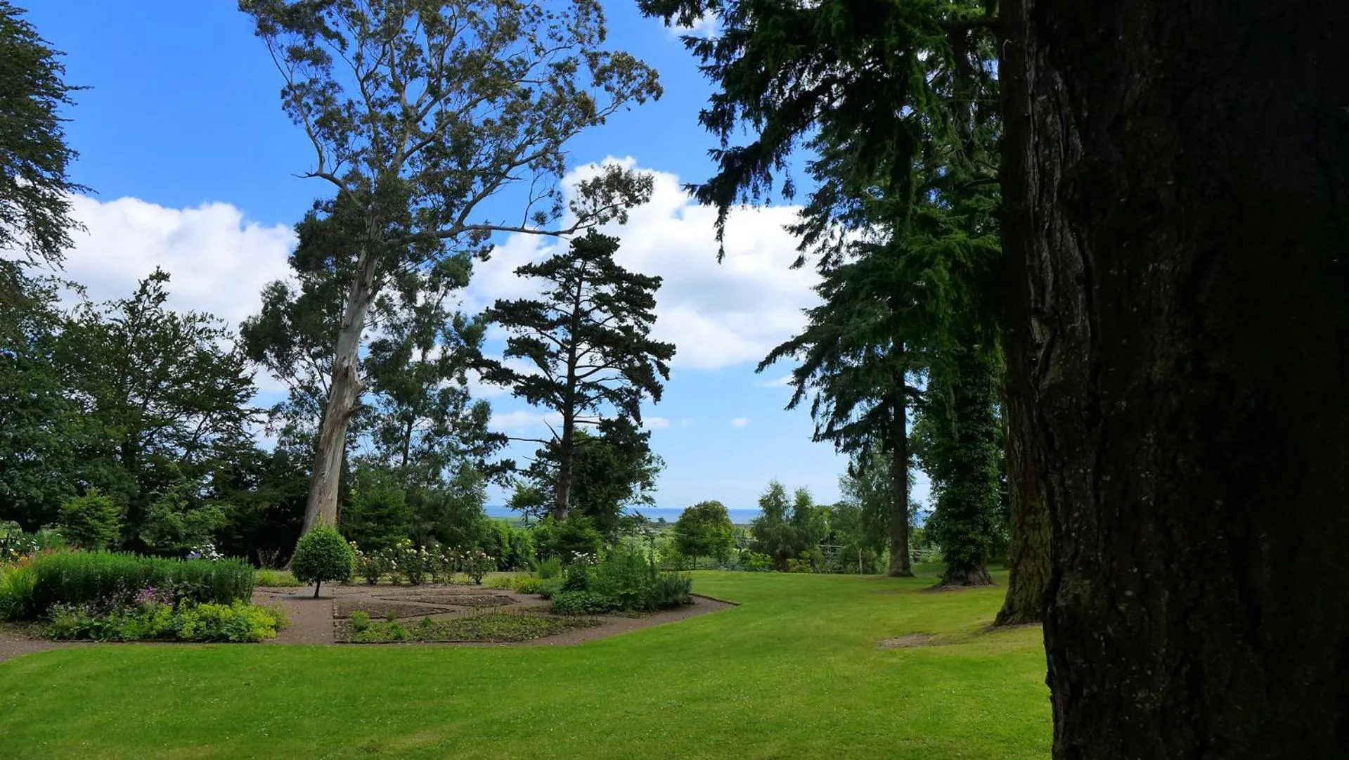 Garden in Tinakilly Country House Hotel