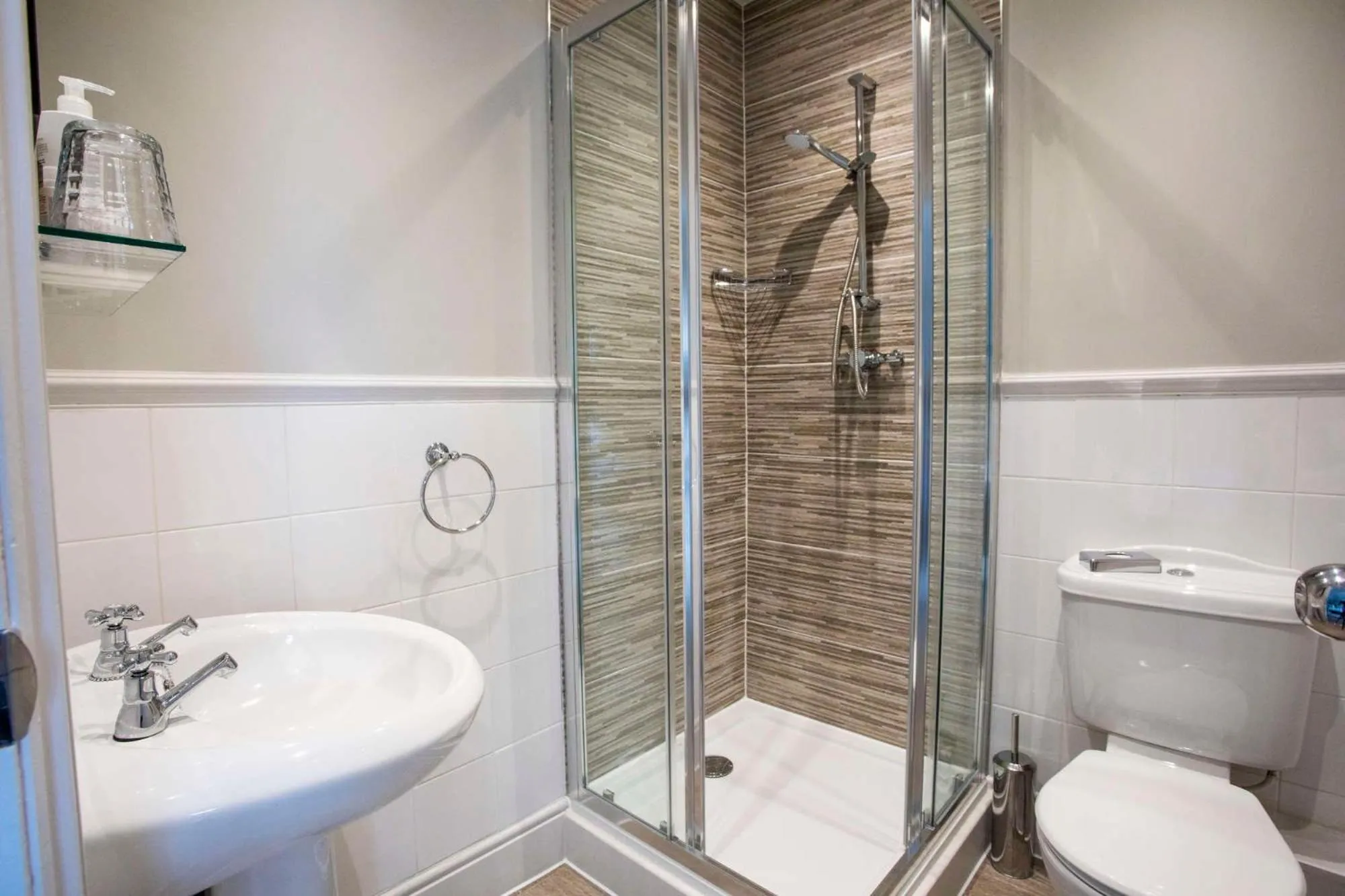 Bathroom in Dunstan House