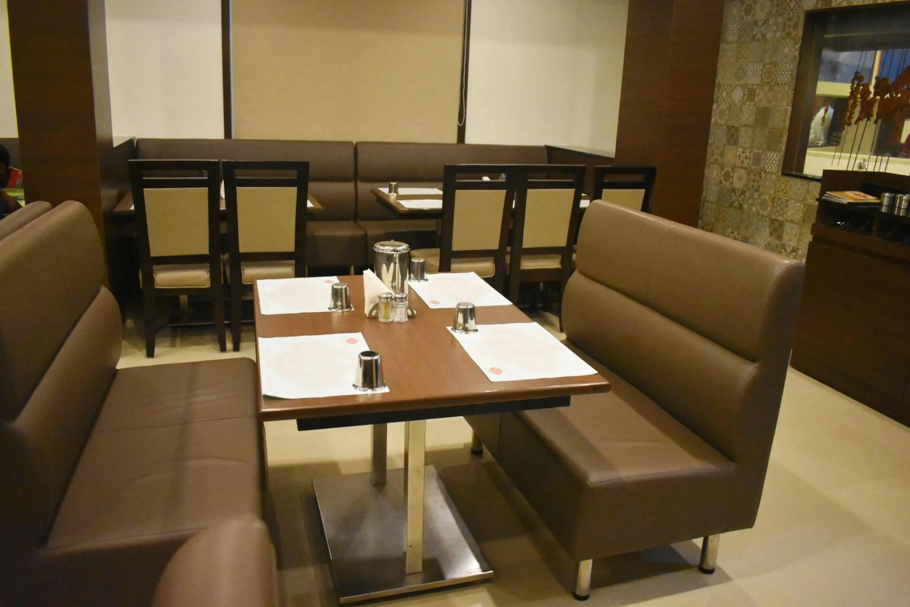 Restaurant/places to eat in Grand Arcadia