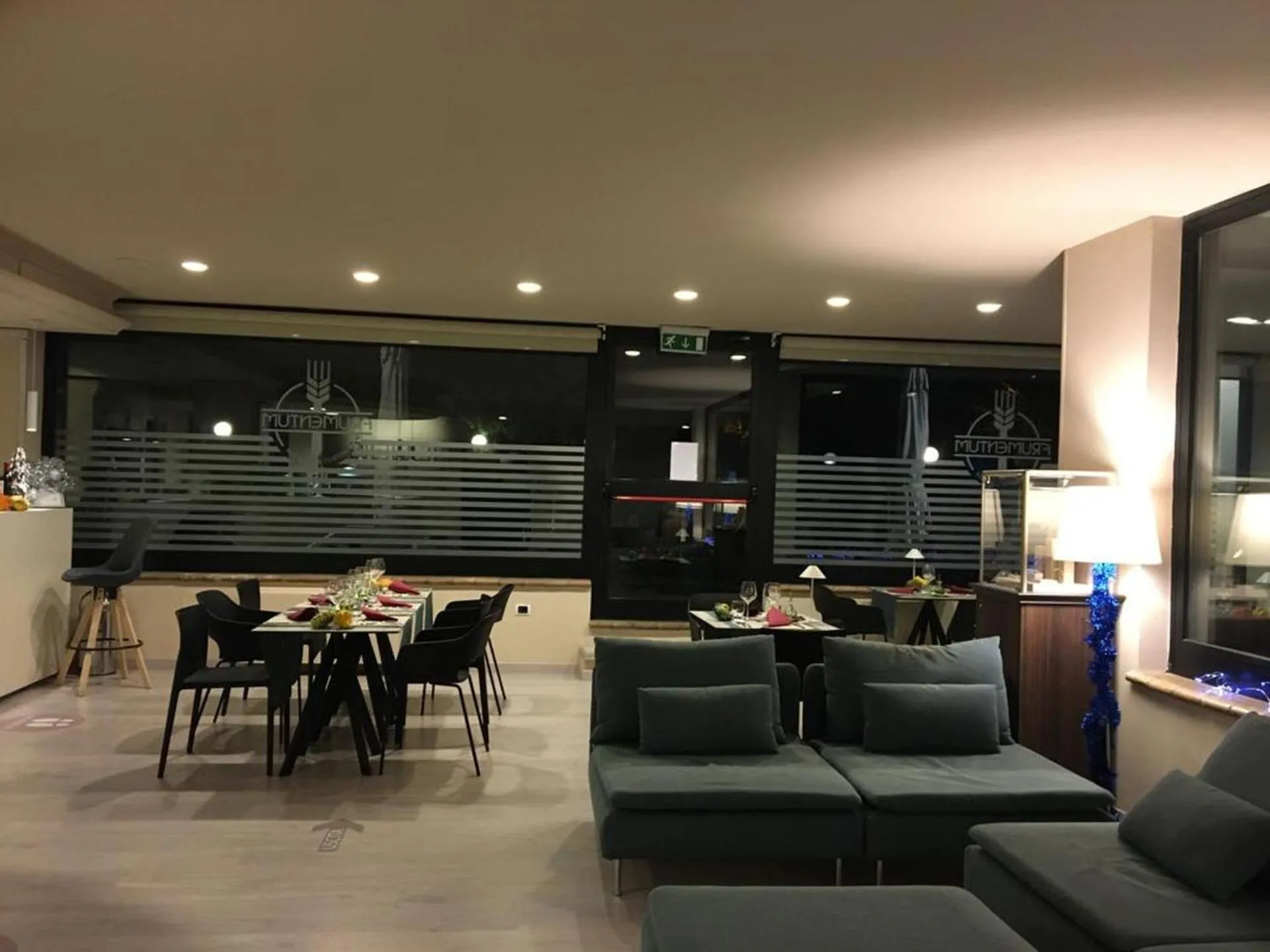 Restaurant/places to eat in Le Grazie Hotel