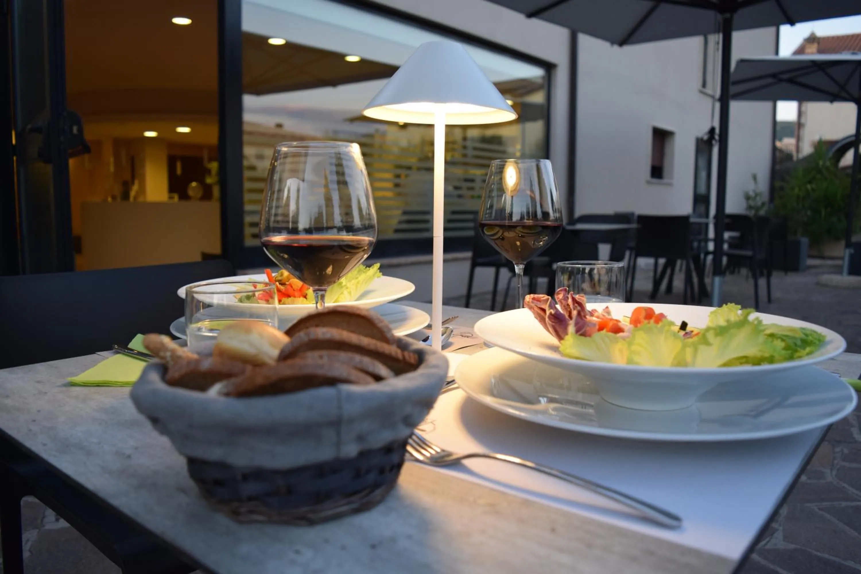 Restaurant/places to eat in Le Grazie Hotel