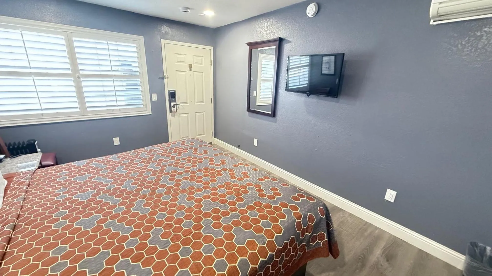 Bed in Fireside Inn By The Beach Boardwalk & Bowling