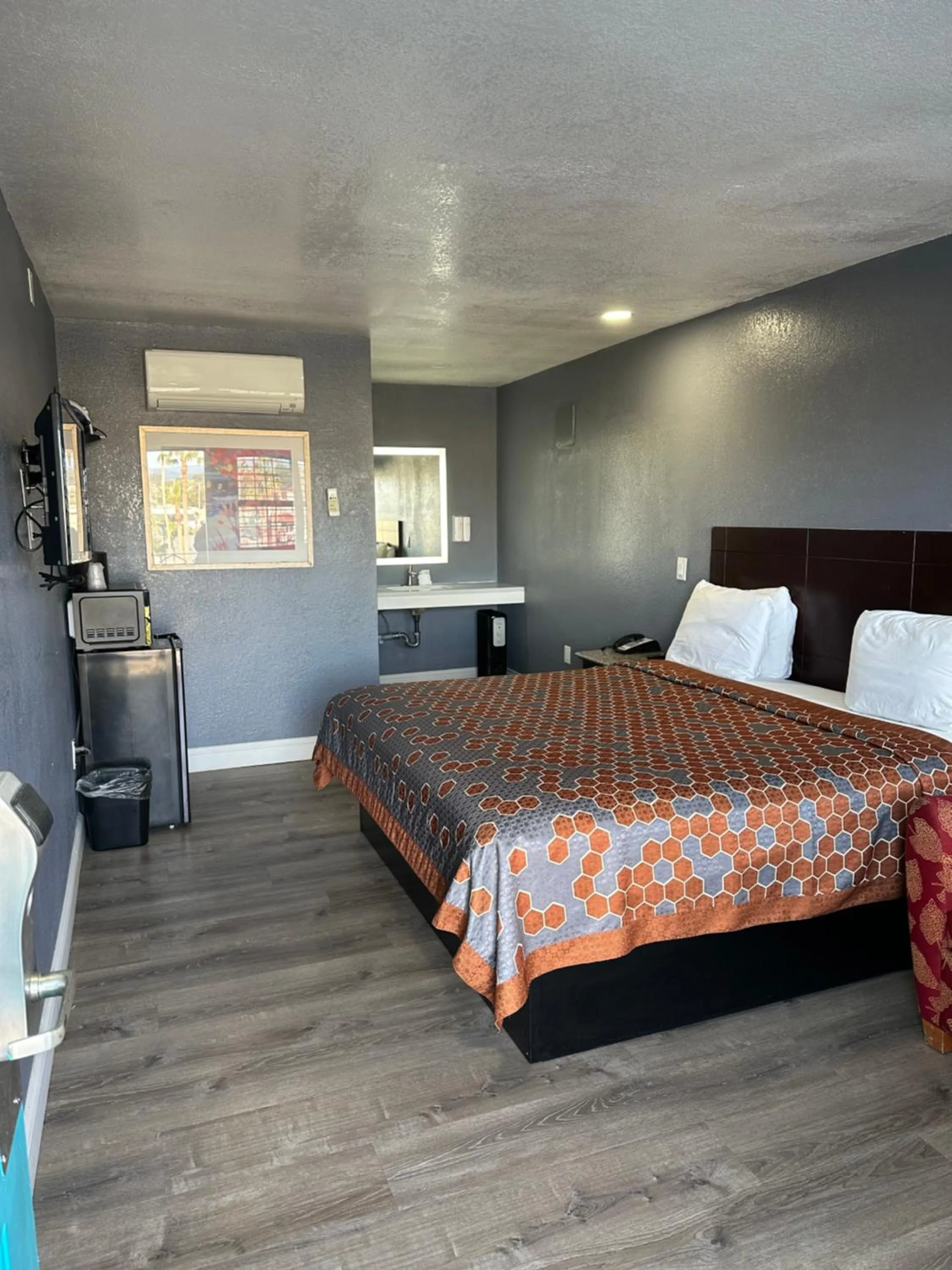 Bed in Fireside Inn By The Beach Boardwalk & Bowling