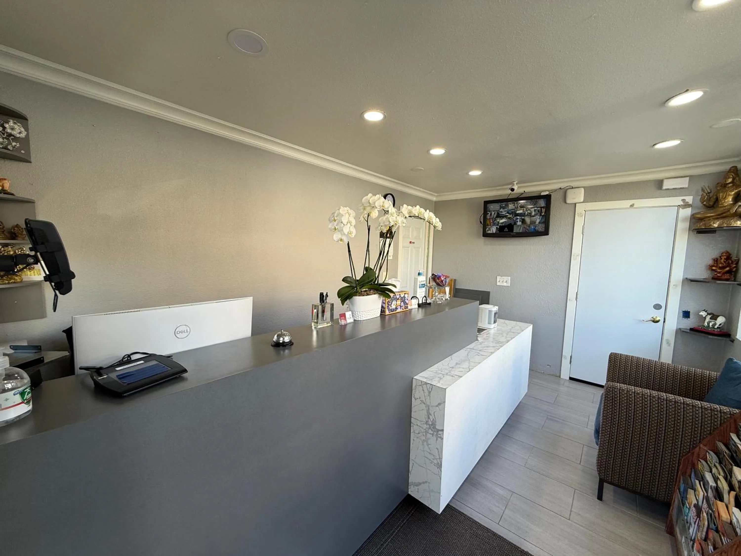 Fireside Inn By The Beach Boardwalk & Bowling