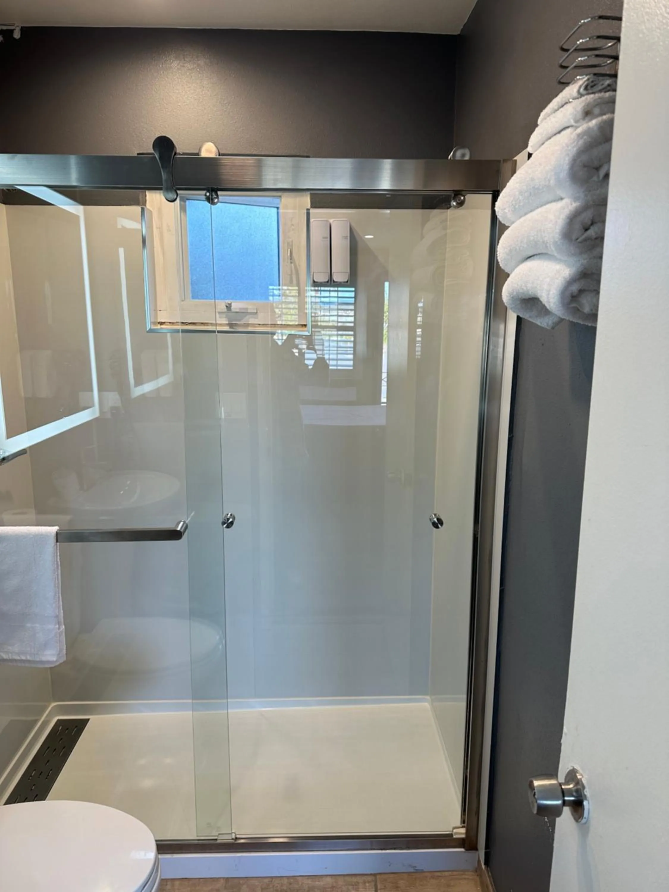 Fireside Inn By The Beach Boardwalk & Bowling