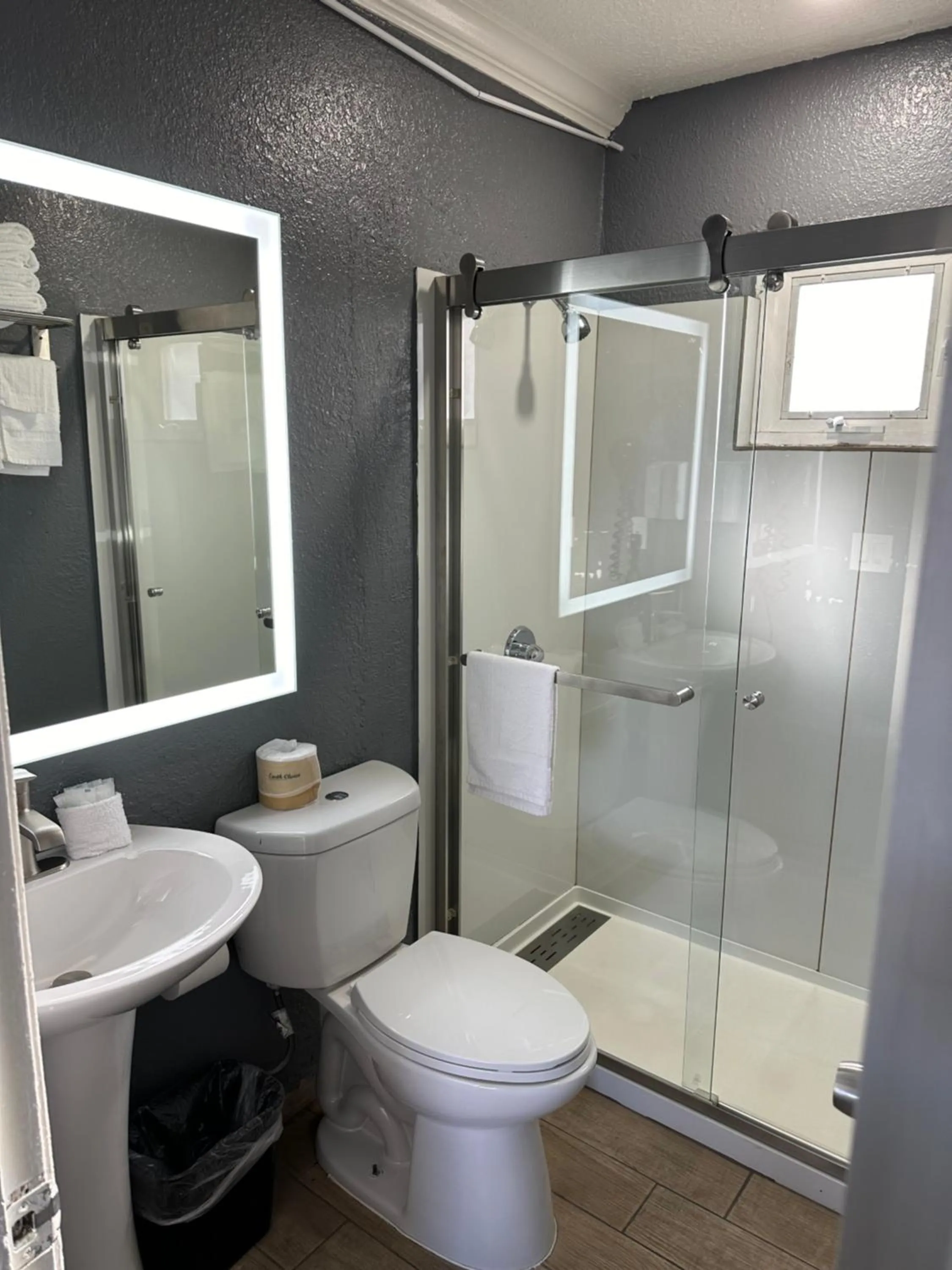 Fireside Inn By The Beach Boardwalk & Bowling