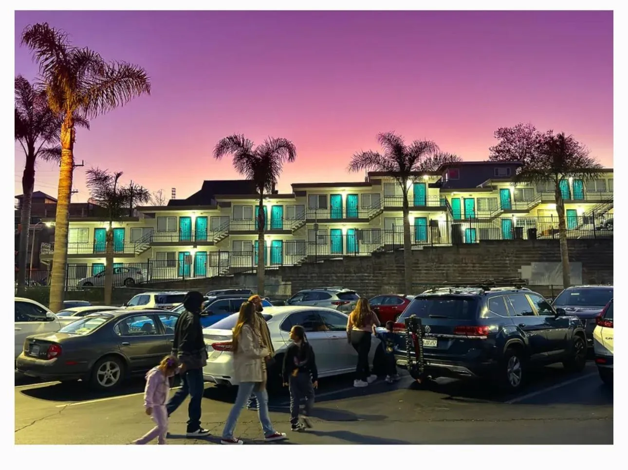 Fireside Inn By The Beach Boardwalk & Bowling