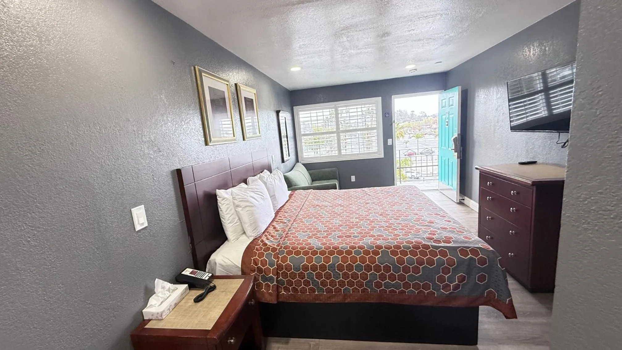 Bed in Fireside Inn By The Beach Boardwalk & Bowling