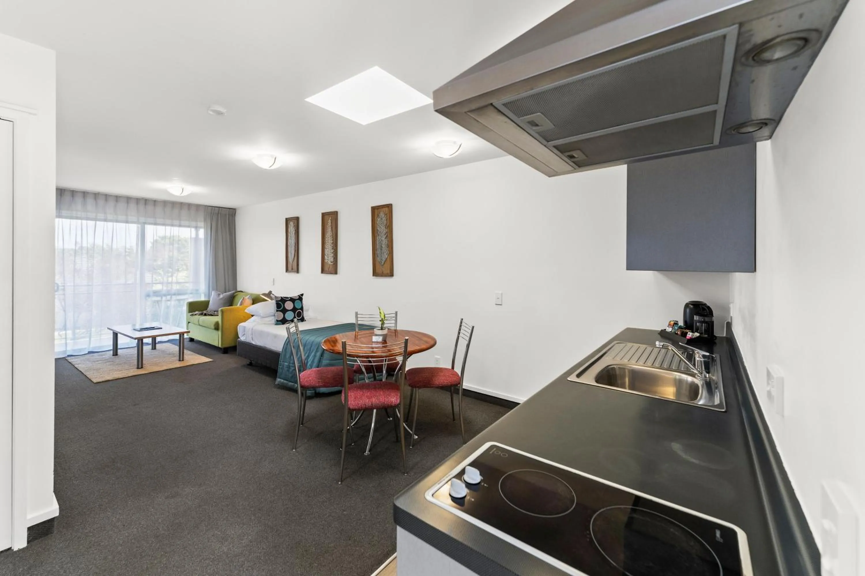 Kitchen or kitchenette in Greens Motel