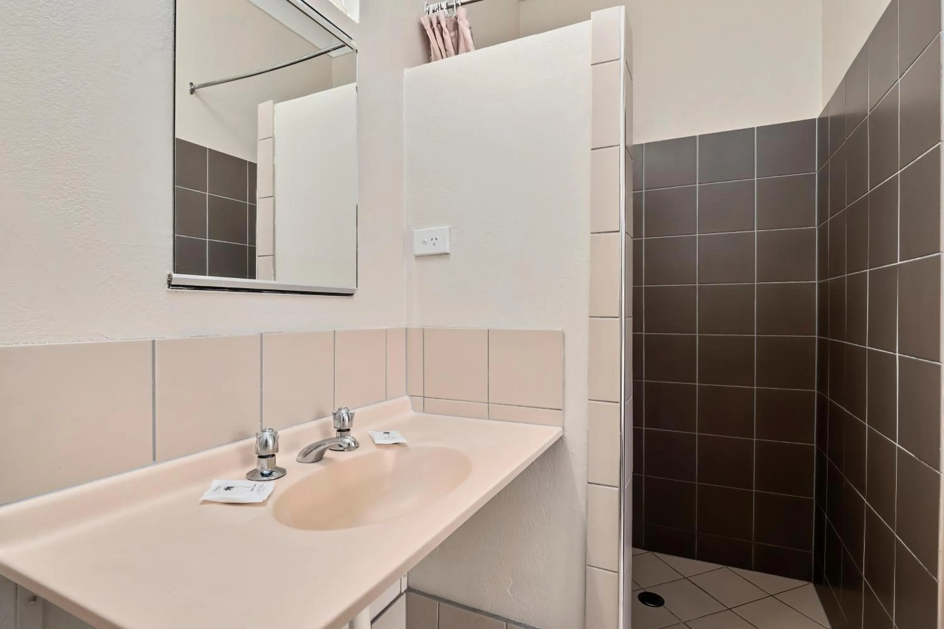 Shower in Hotel Tropiq