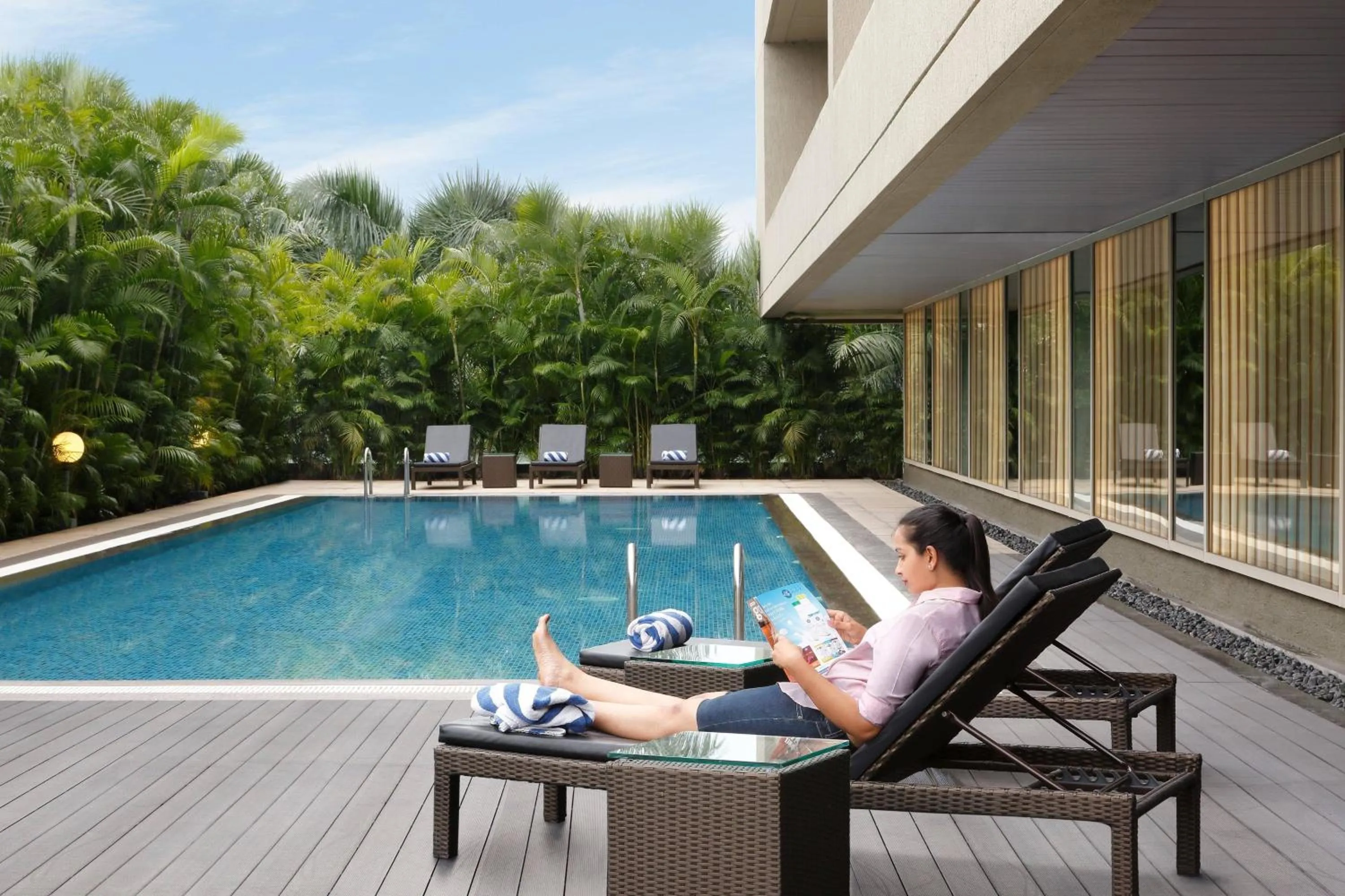 Swimming pool in Courtyard by Marriott Pune Hinjewadi