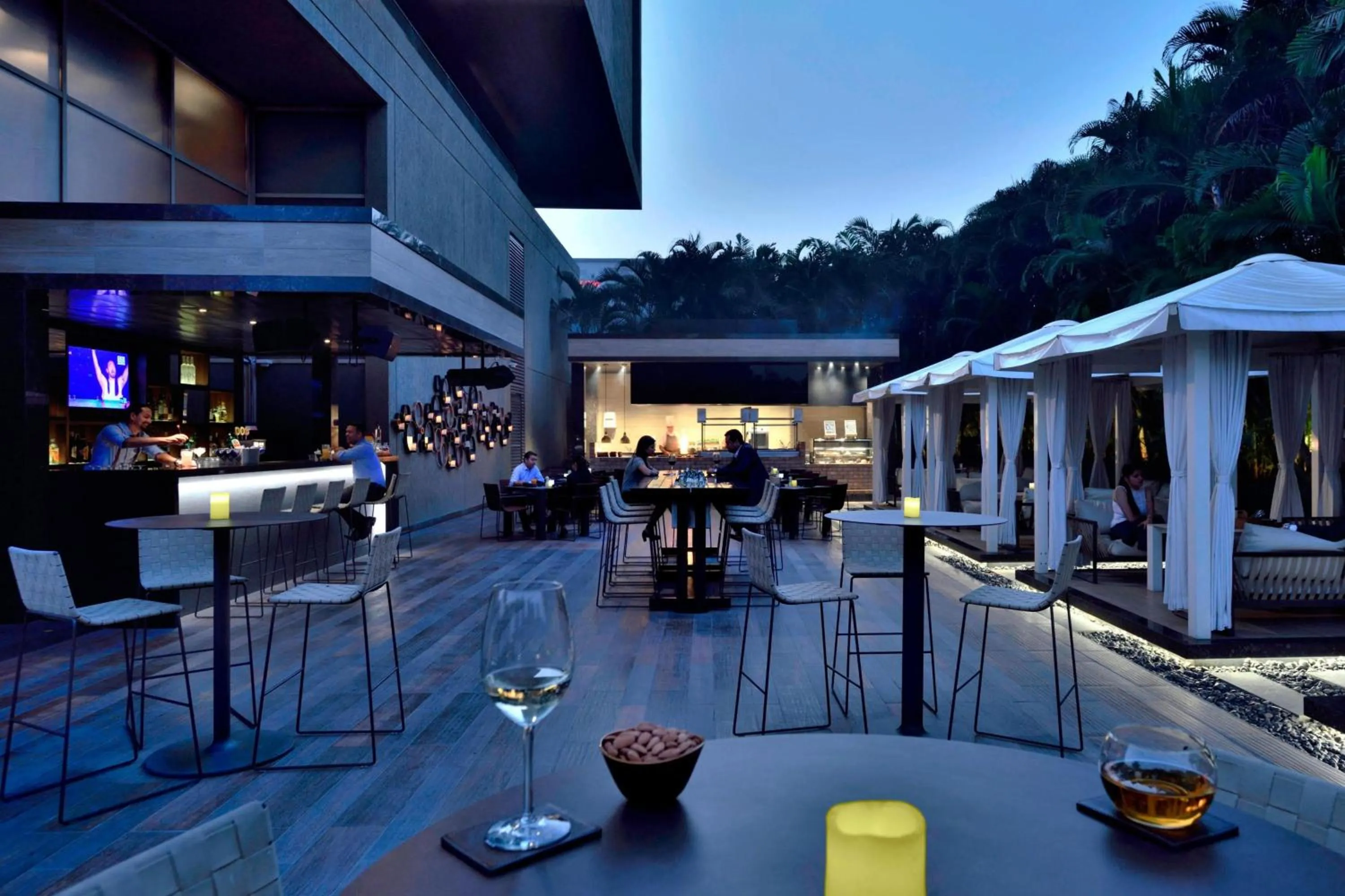 Lounge or bar in Courtyard by Marriott Pune Hinjewadi