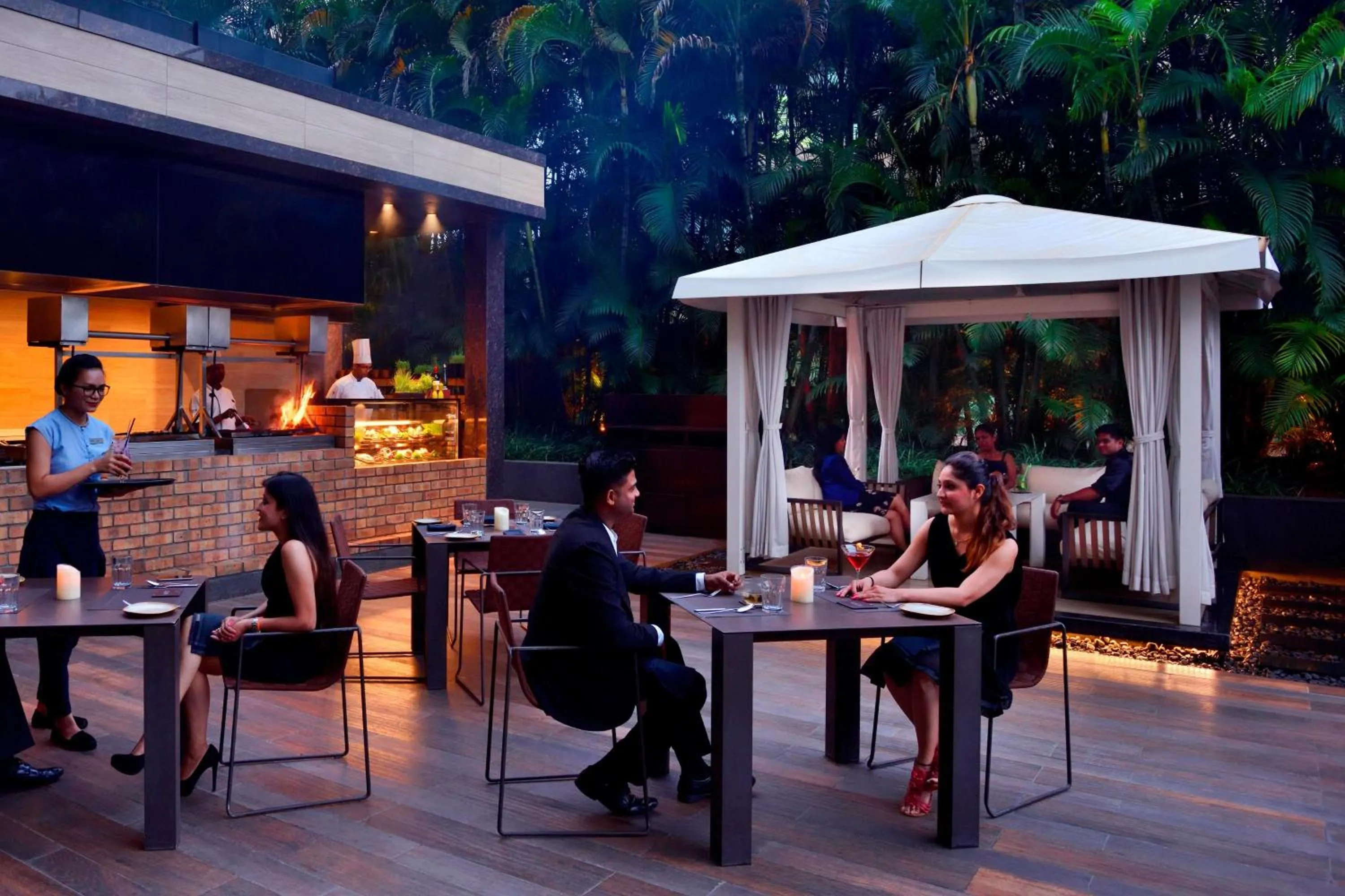 Lounge or bar in Courtyard by Marriott Pune Hinjewadi