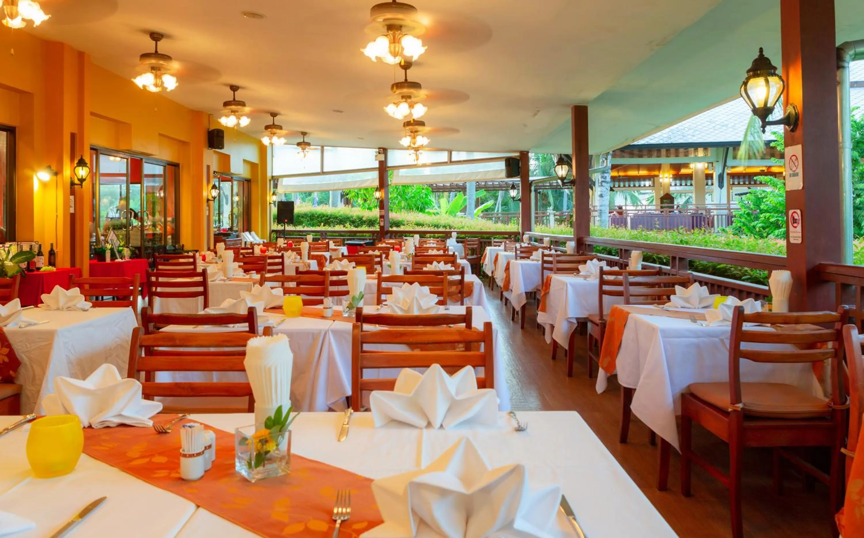 Restaurant/places to eat in Horizon Karon Beach Resort & Spa