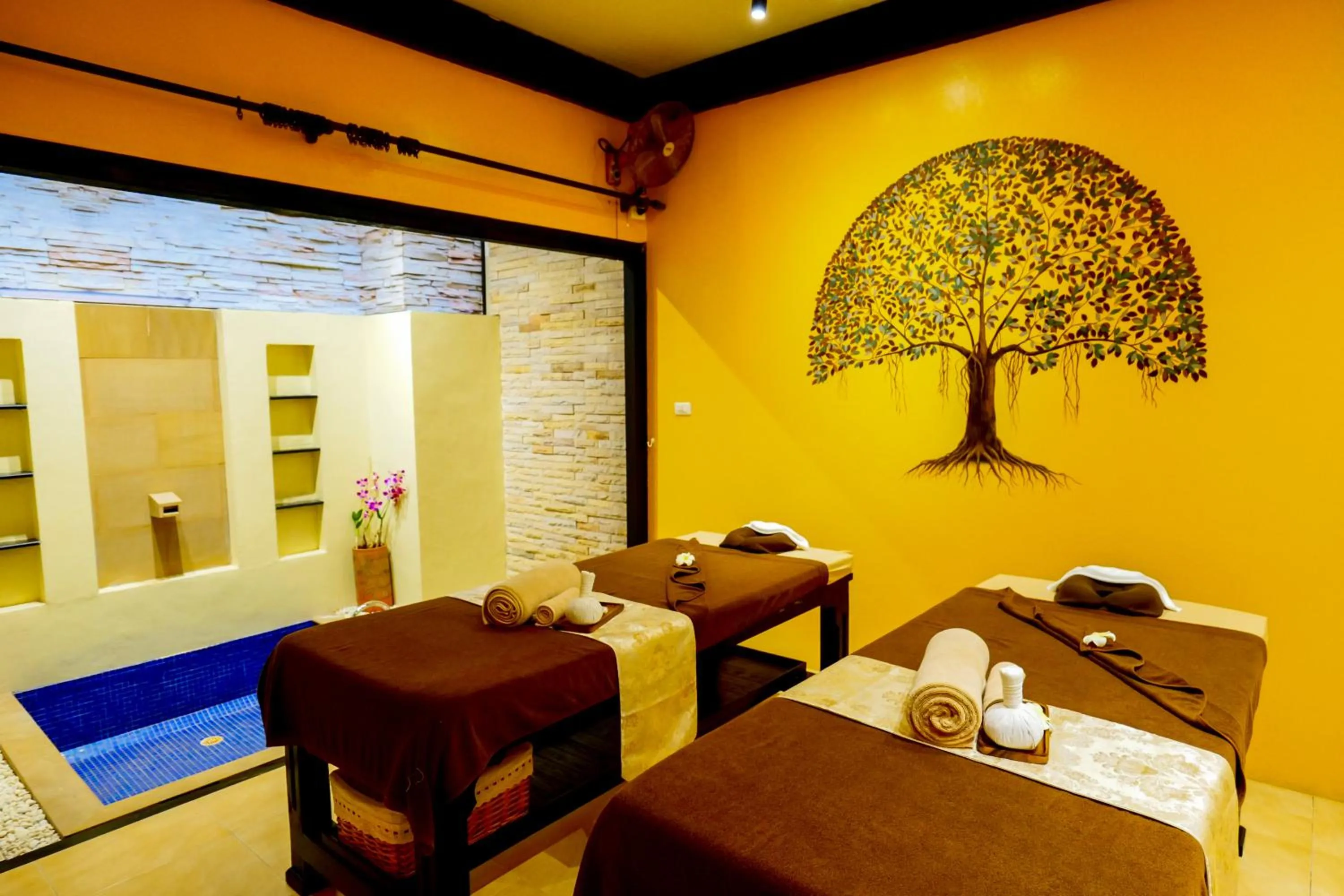 Horizon Karon Beach Resort & Spa