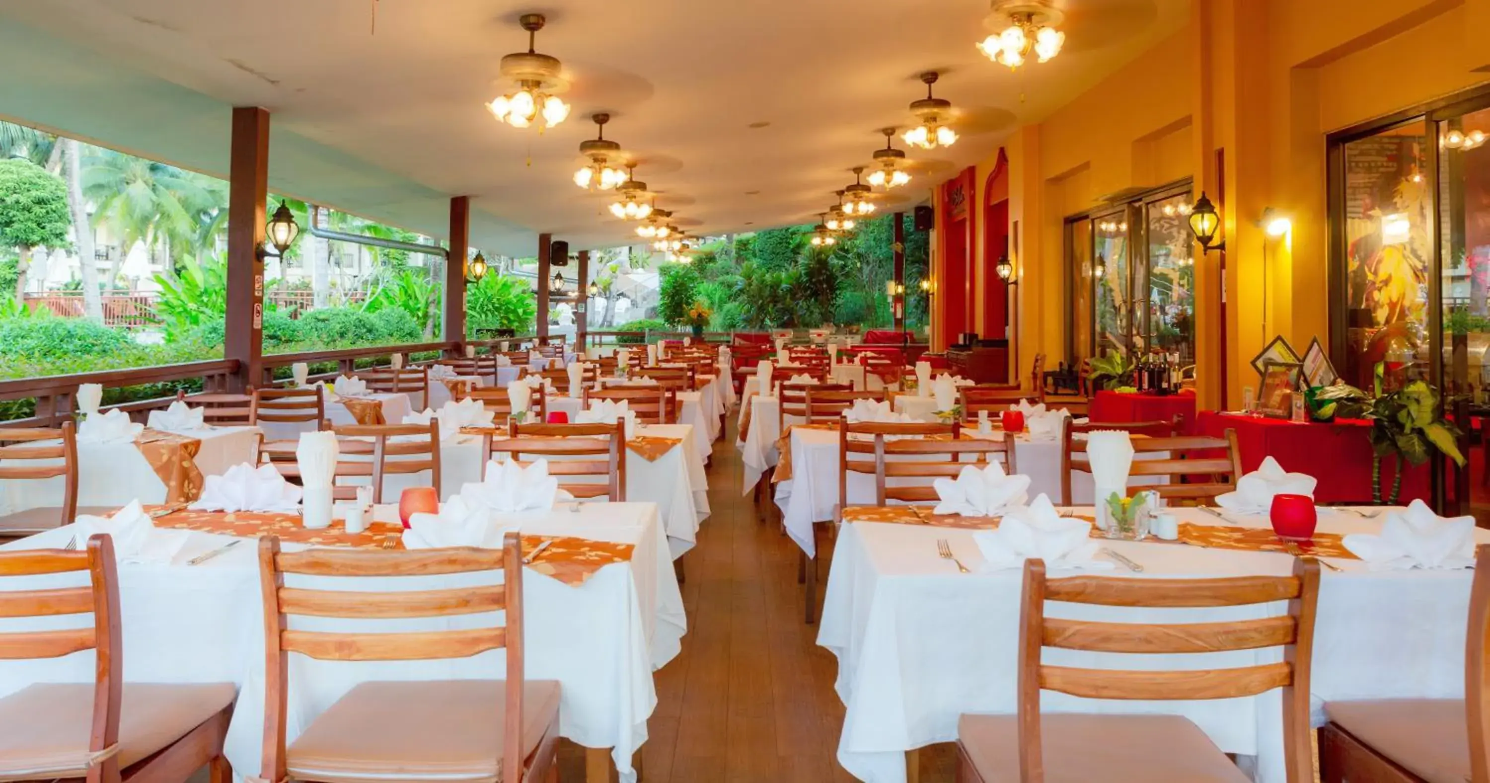 Restaurant/places to eat in Horizon Karon Beach Resort & Spa Restaurant/places to eat in Horizon Karon Beach Resort & Spa