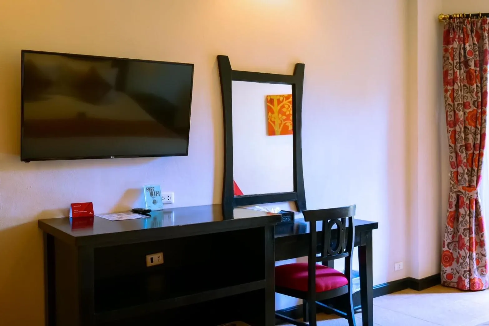 TV and multimedia in Horizon Karon Beach Resort & Spa