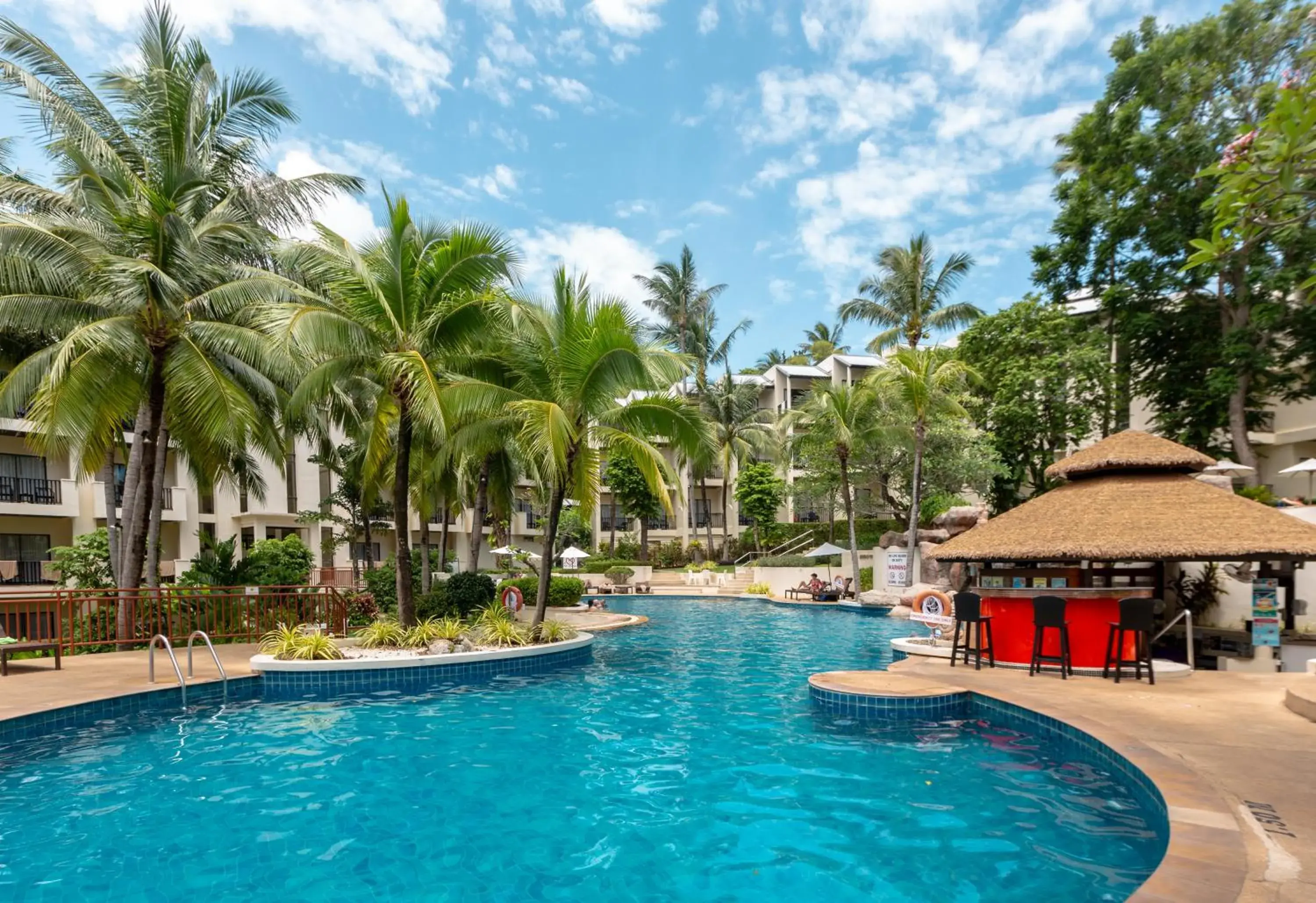 Swimming pool in Horizon Karon Beach Resort & Spa Swimming pool in Horizon Karon Beach Resort & Spa