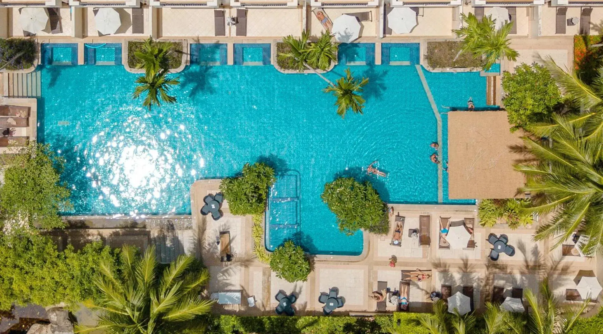 Swimming pool in Horizon Karon Beach Resort & Spa Swimming pool in Horizon Karon Beach Resort & Spa