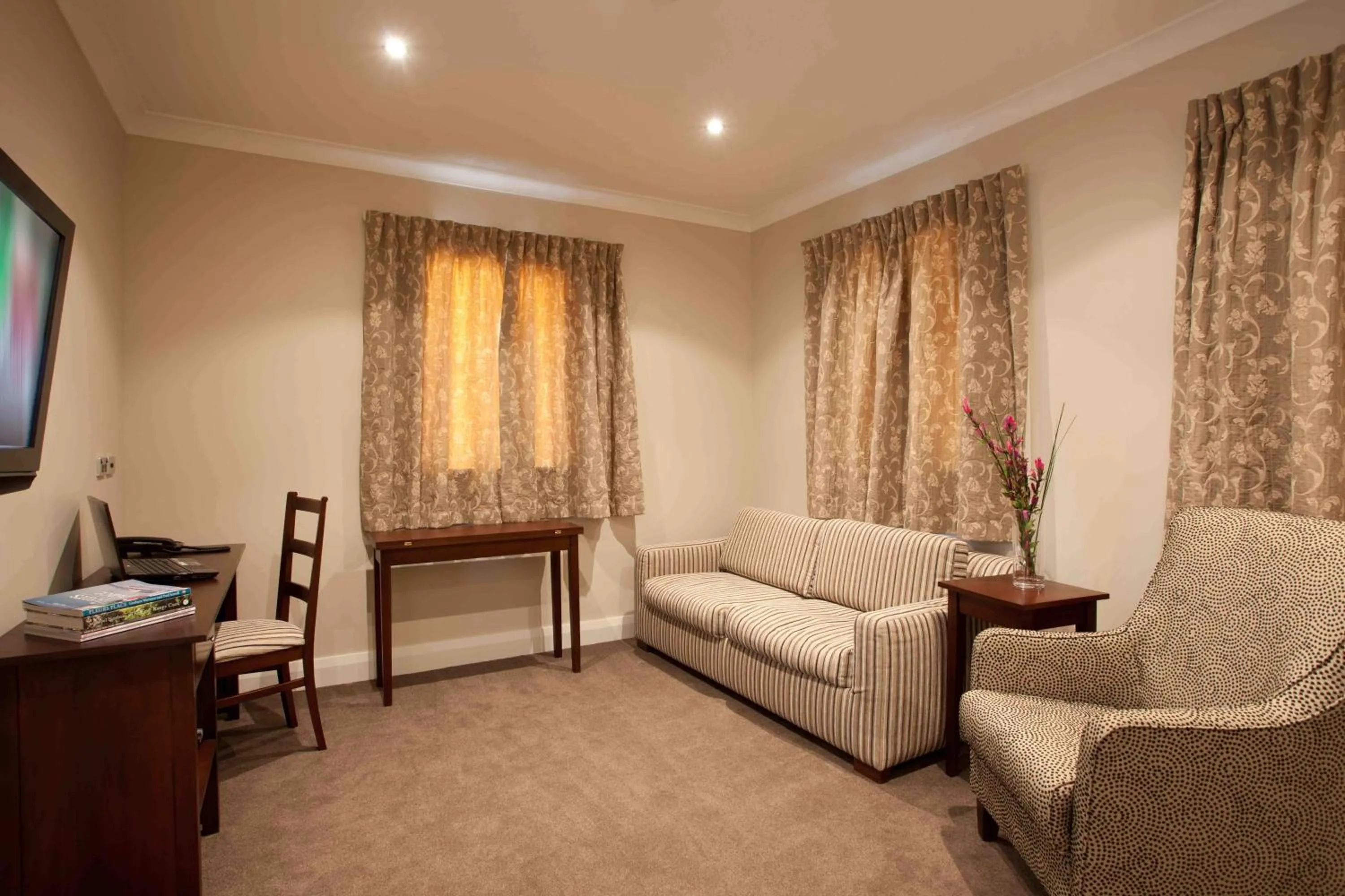 Photo of the whole room in THE MEWS Oamaru