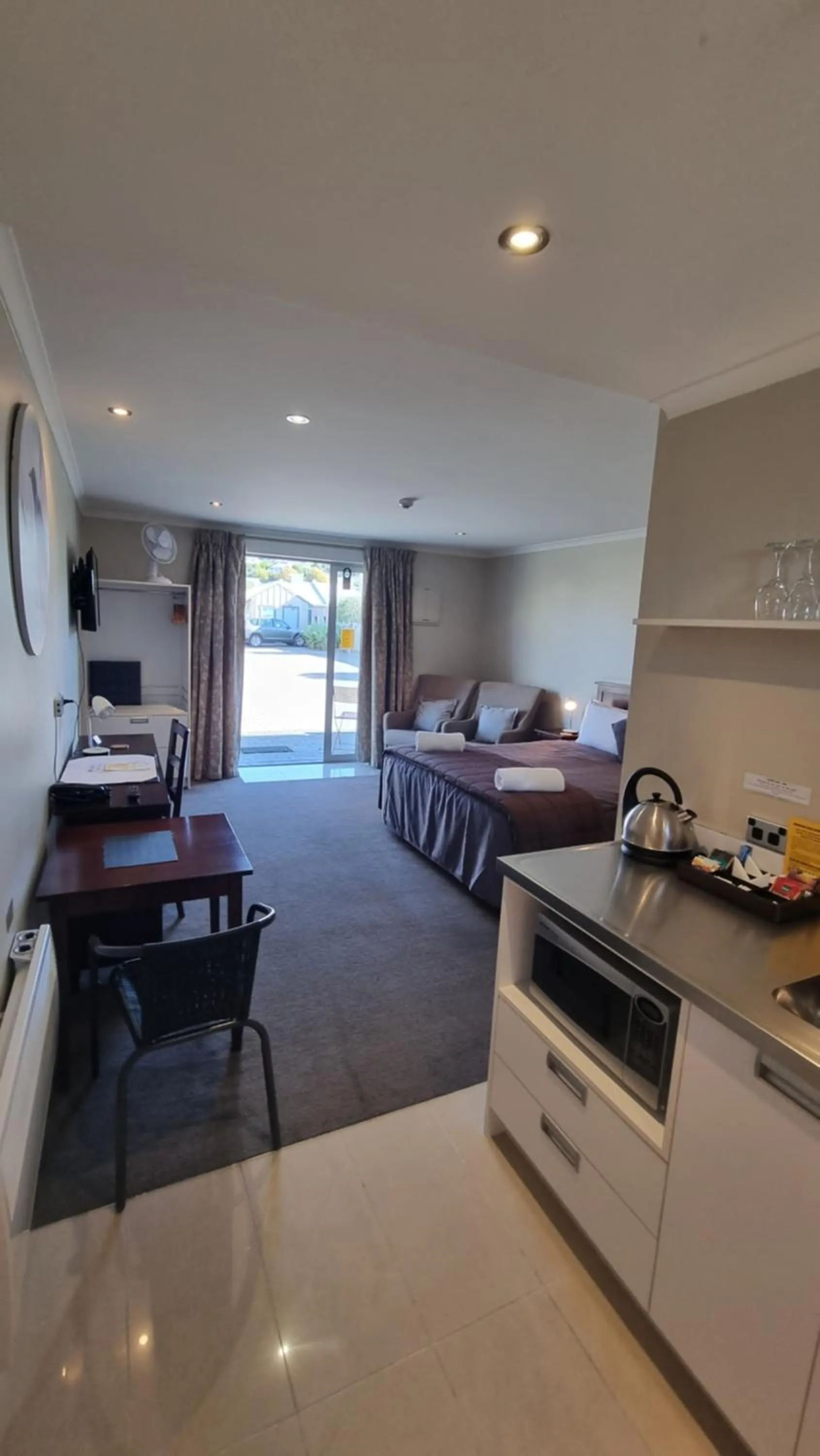 Coffee/tea facilities, Bed in THE MEWS Oamaru