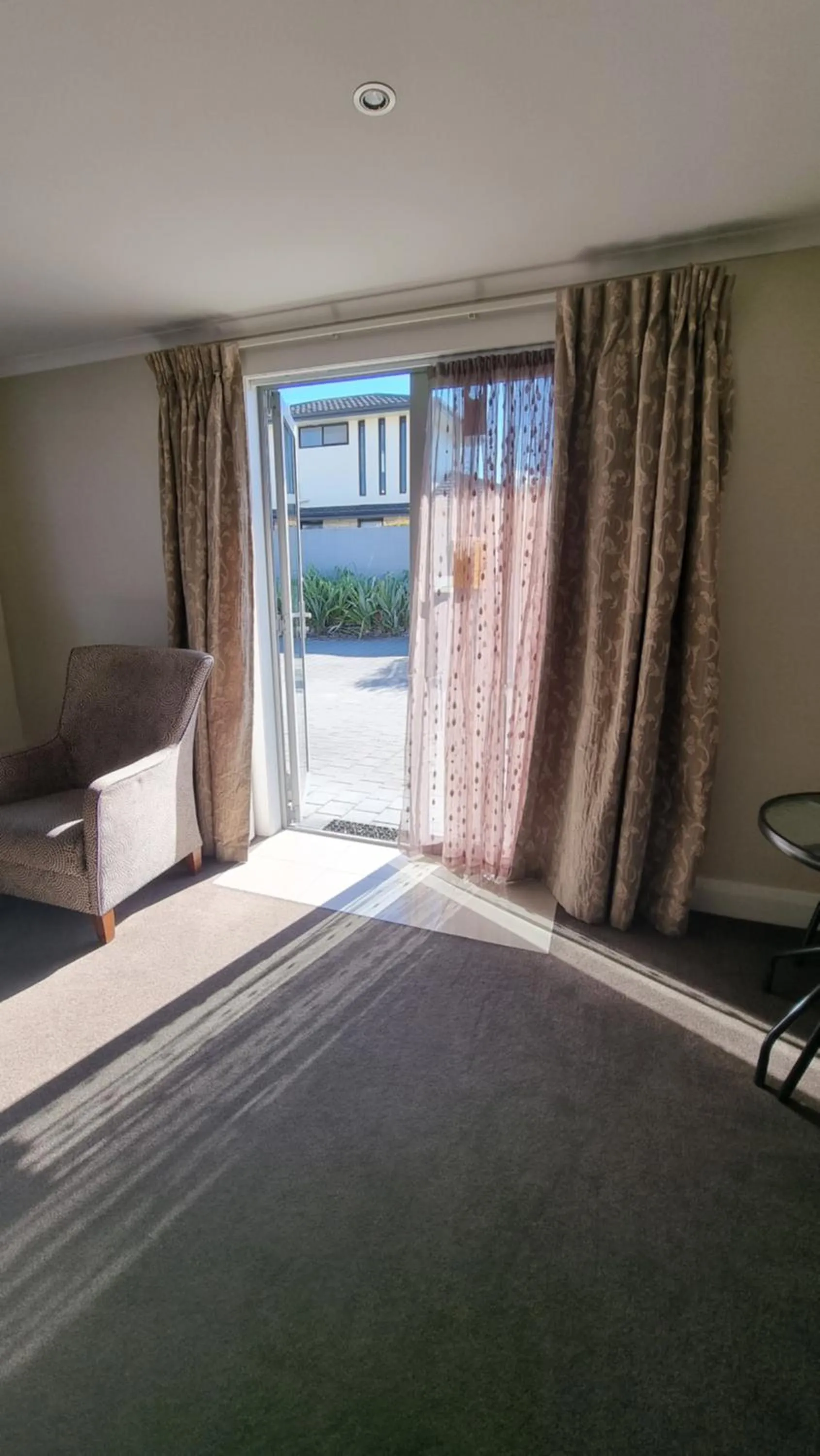 Seating area, Bed in THE MEWS Oamaru