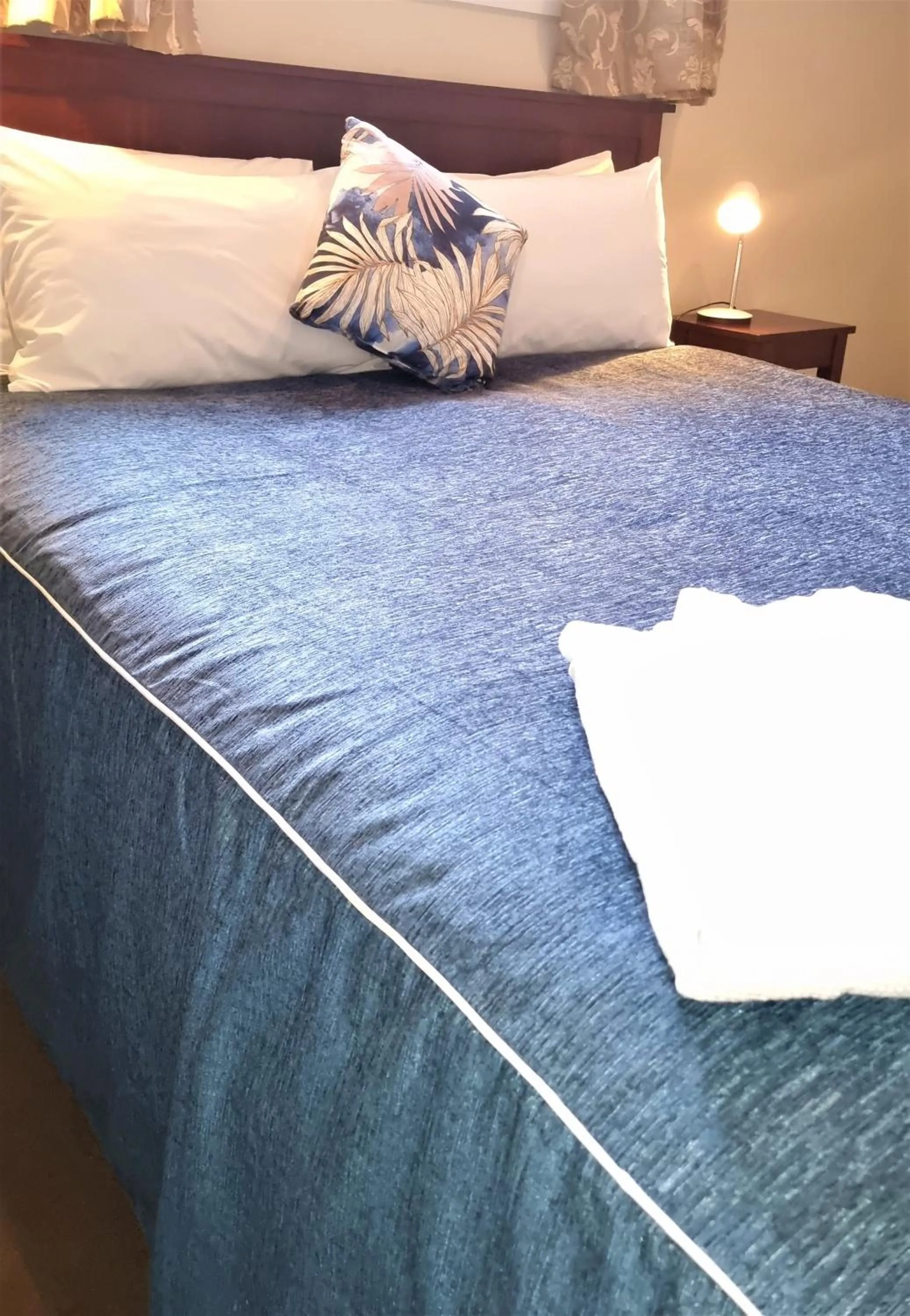 Bed in THE MEWS Oamaru