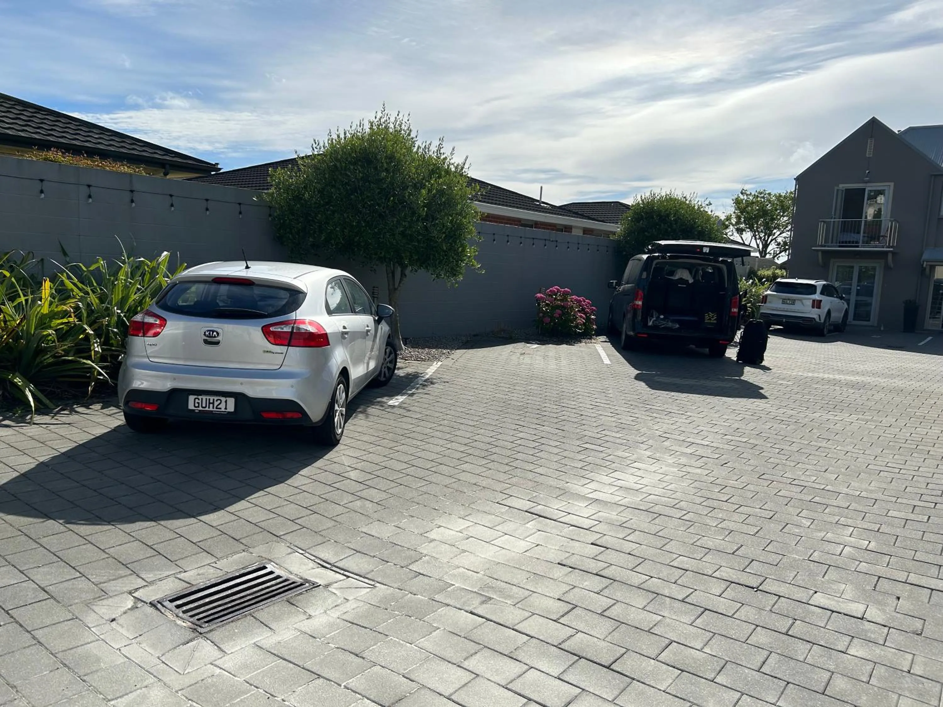 Parking in THE MEWS Oamaru