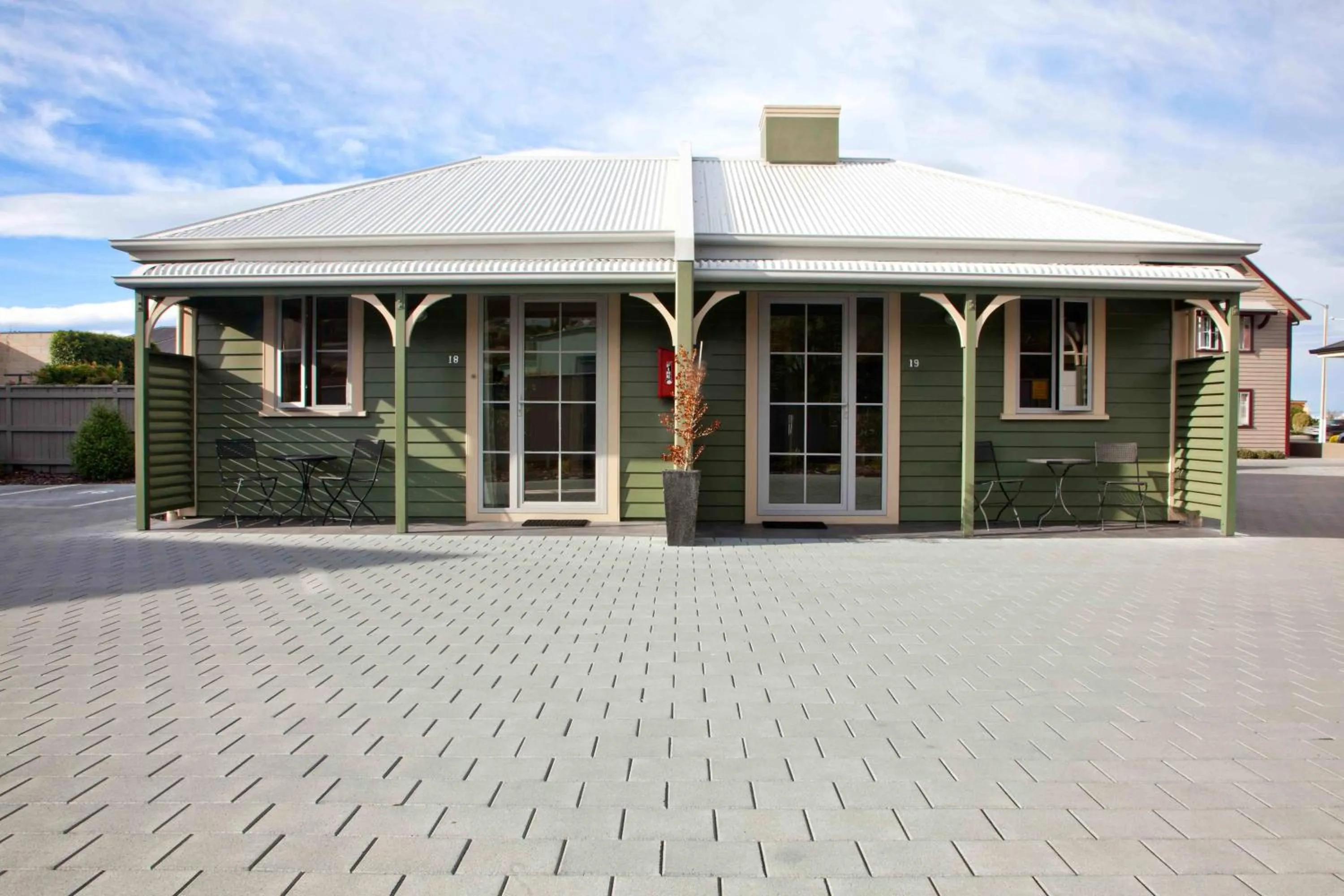 Facade/entrance in THE MEWS Oamaru