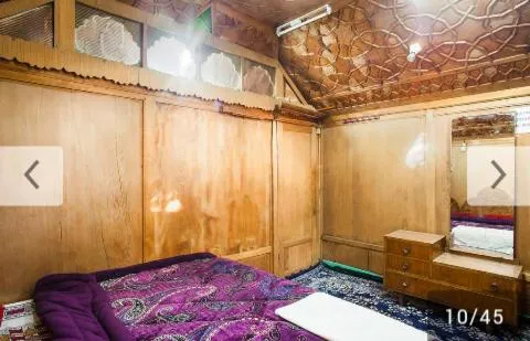 Photo of the whole room, Bed in S Group Of Houseboat
