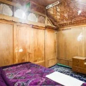 Bedroom in S Group Of Houseboat