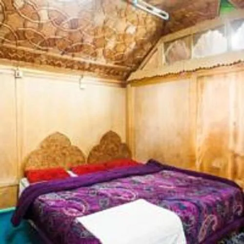 Bedroom, Bed in S Group Of Houseboat