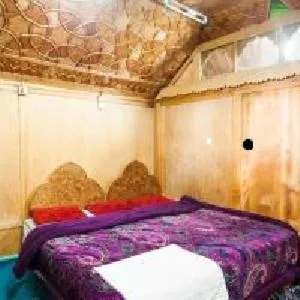 Bedroom, Bed in S Group Of Houseboat
