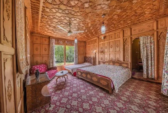 Bedroom, Bed in S Group Of Houseboat