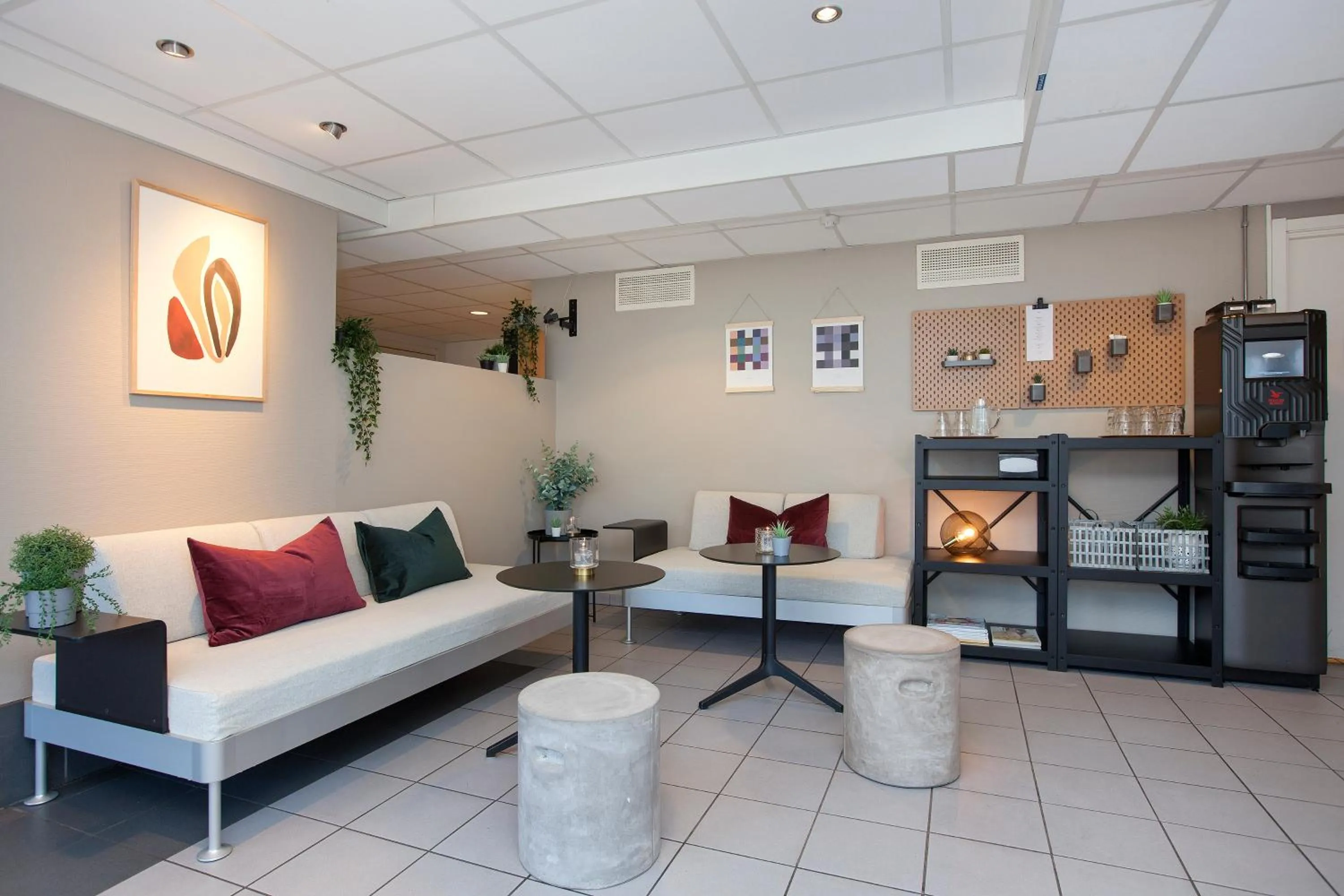 Restaurant/places to eat in Anker Hostel