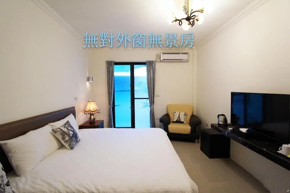 Photo of the whole room, Bed in Water Ripple