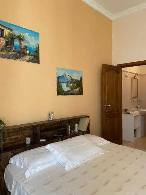 Large Double Room - single occupancy in B&B L' Aquila dell' Etna Large Double Room - single occupancy in B&B L' Aquila dell' Etna
