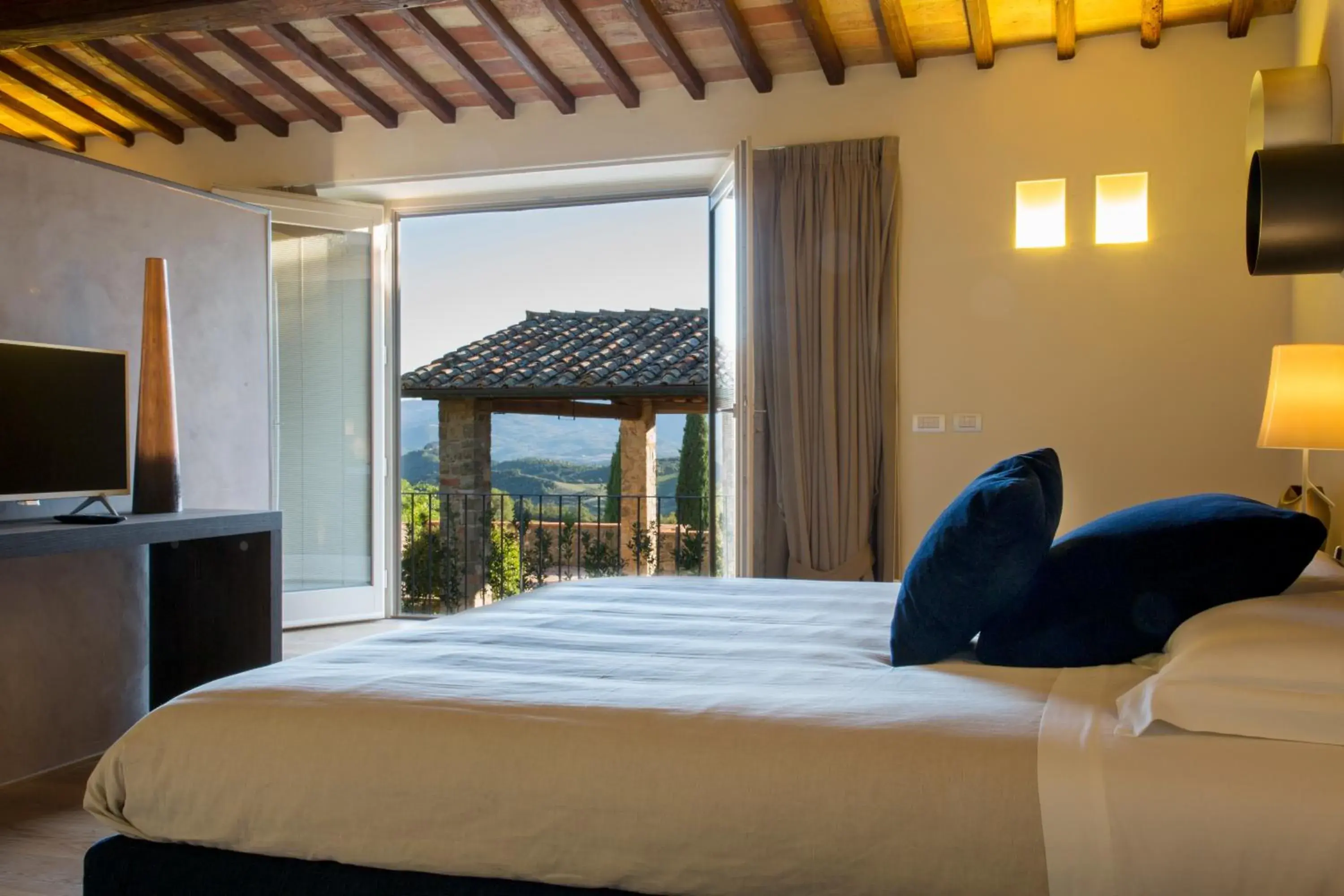 Photo of the whole room, Bed in Mastrojanni Relais Photo of the whole room, Bed in Mastrojanni Relais