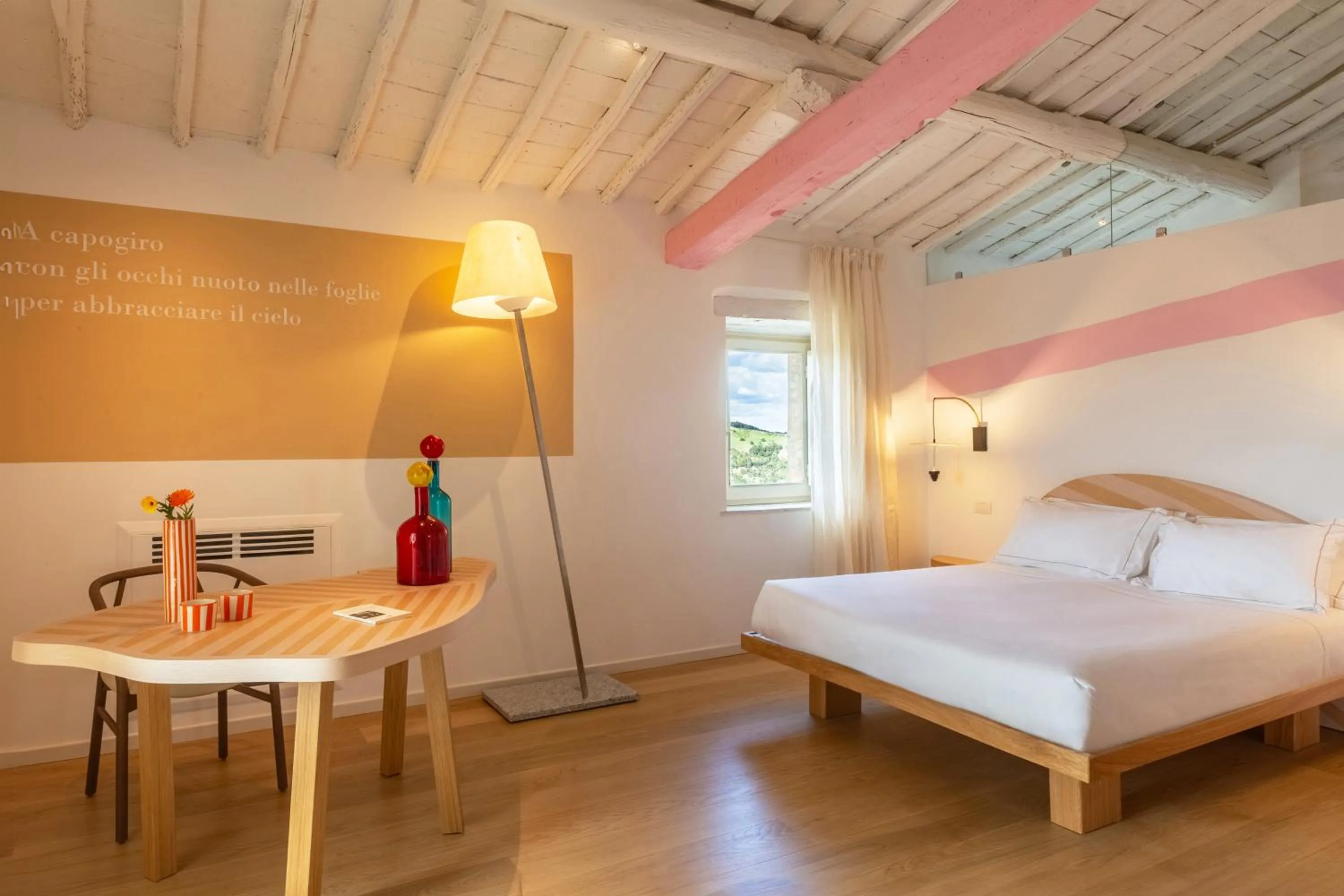 Photo of the whole room, Bed in Mastrojanni Relais