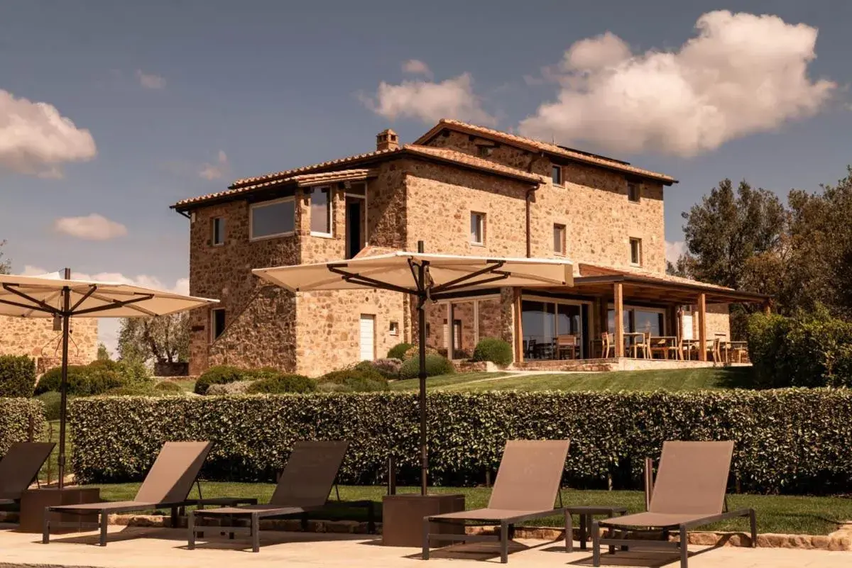 Property building in Mastrojanni Relais Property building in Mastrojanni Relais