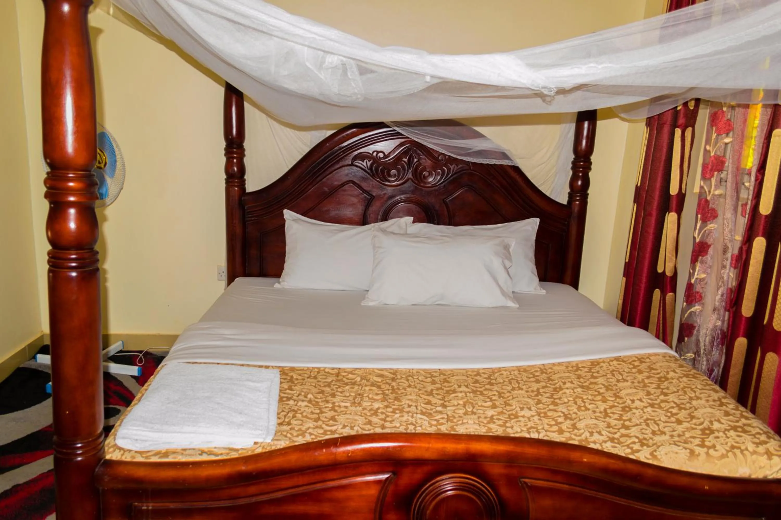 Bed in Sadrina Comfort Cottages Kyanja Kampala
